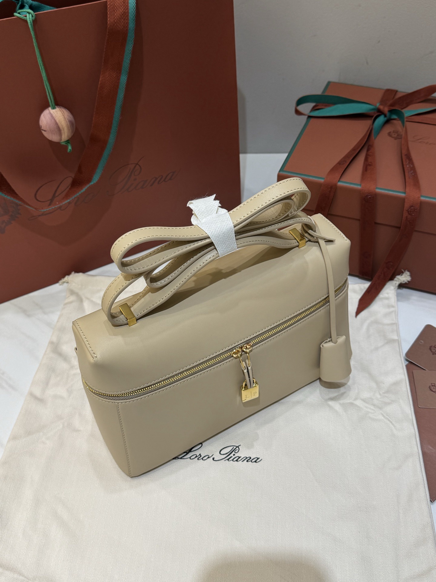 LP Extra Bag L27 Smooth Calfskin - image 4