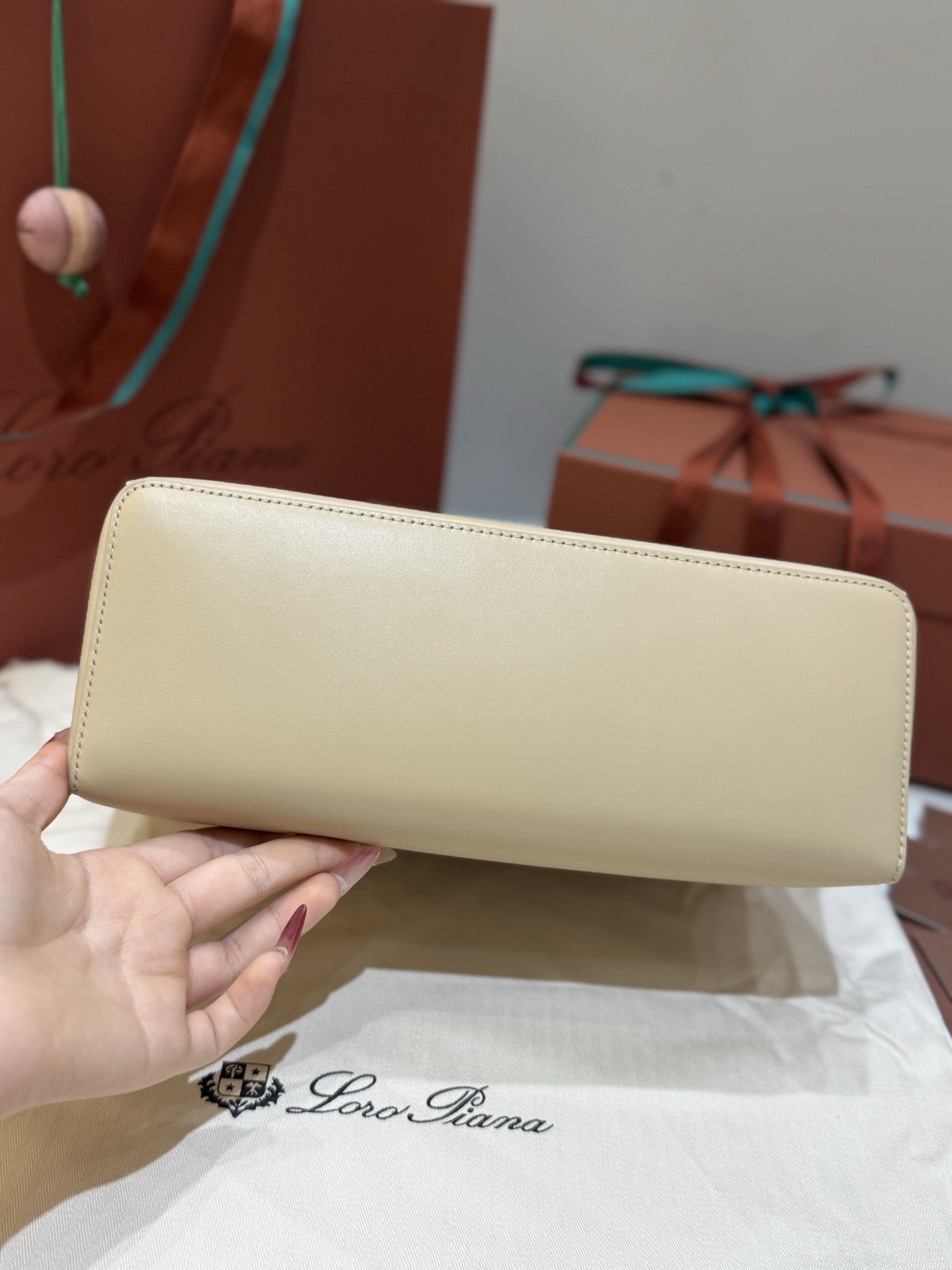 LP Extra Bag L27 Smooth Calfskin - image 6