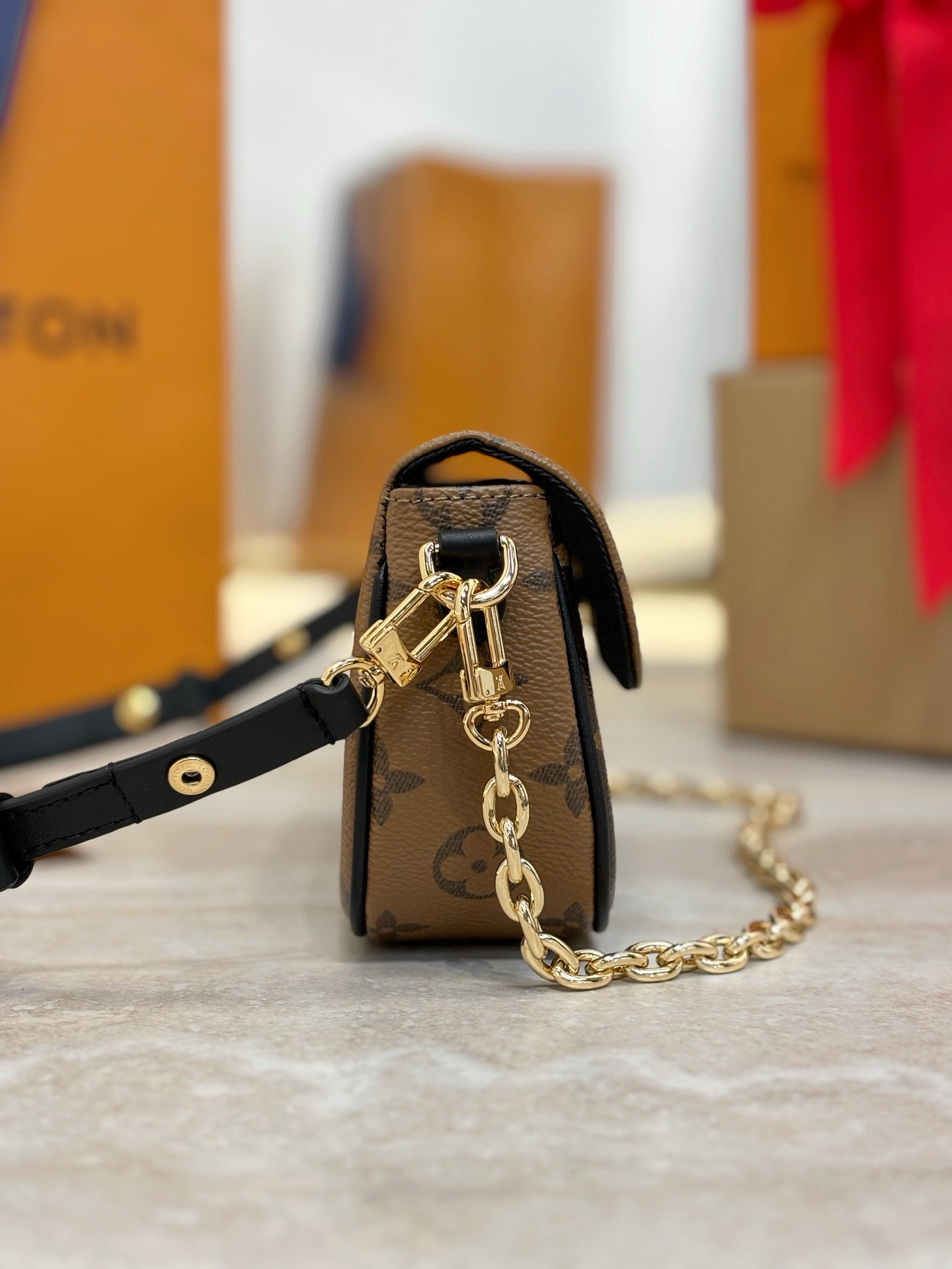 LV Wallet On Chain IVY M81911 - image 4