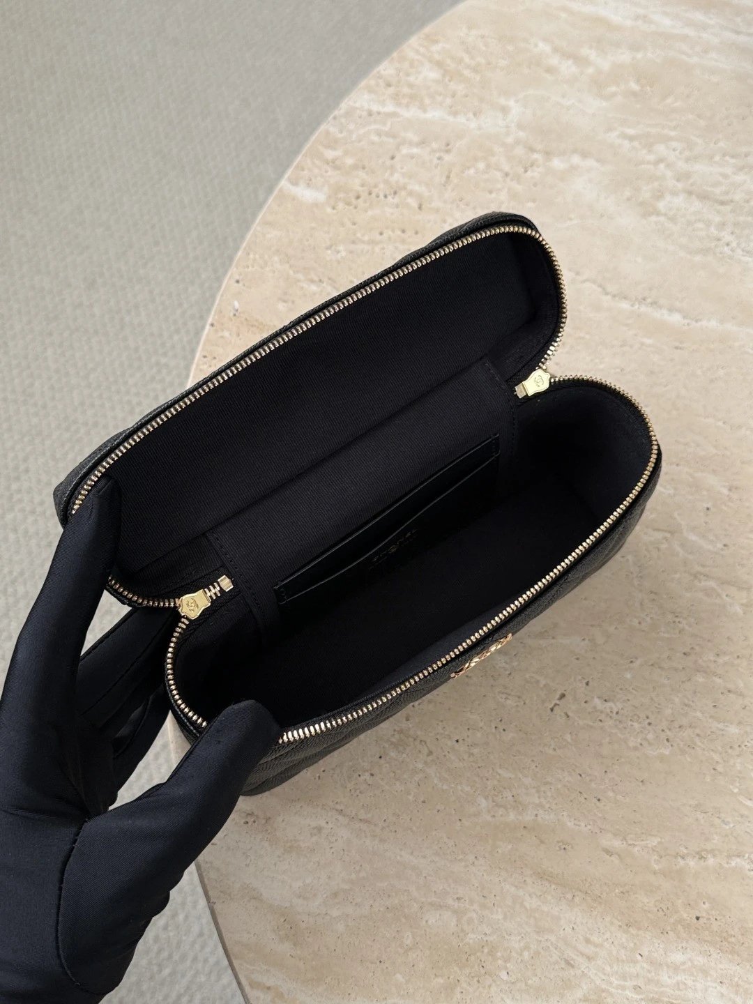 CHANEL 26C Vanity with chain - image 6