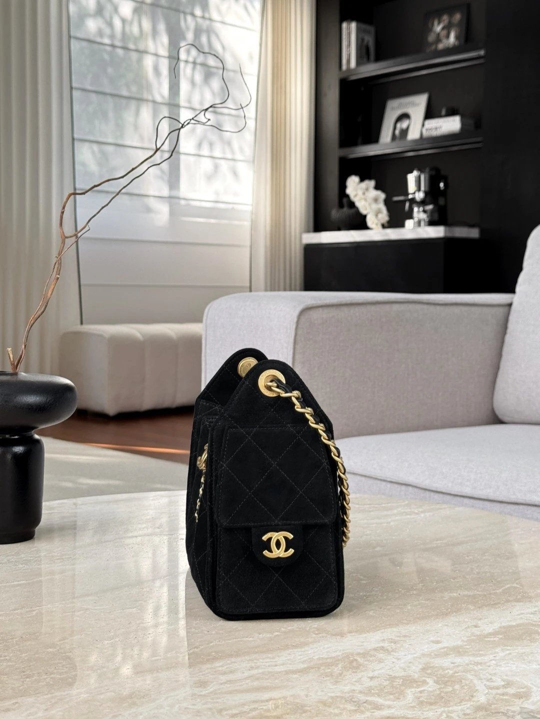 CHANEL 25 Handbag Suede in black - image 4