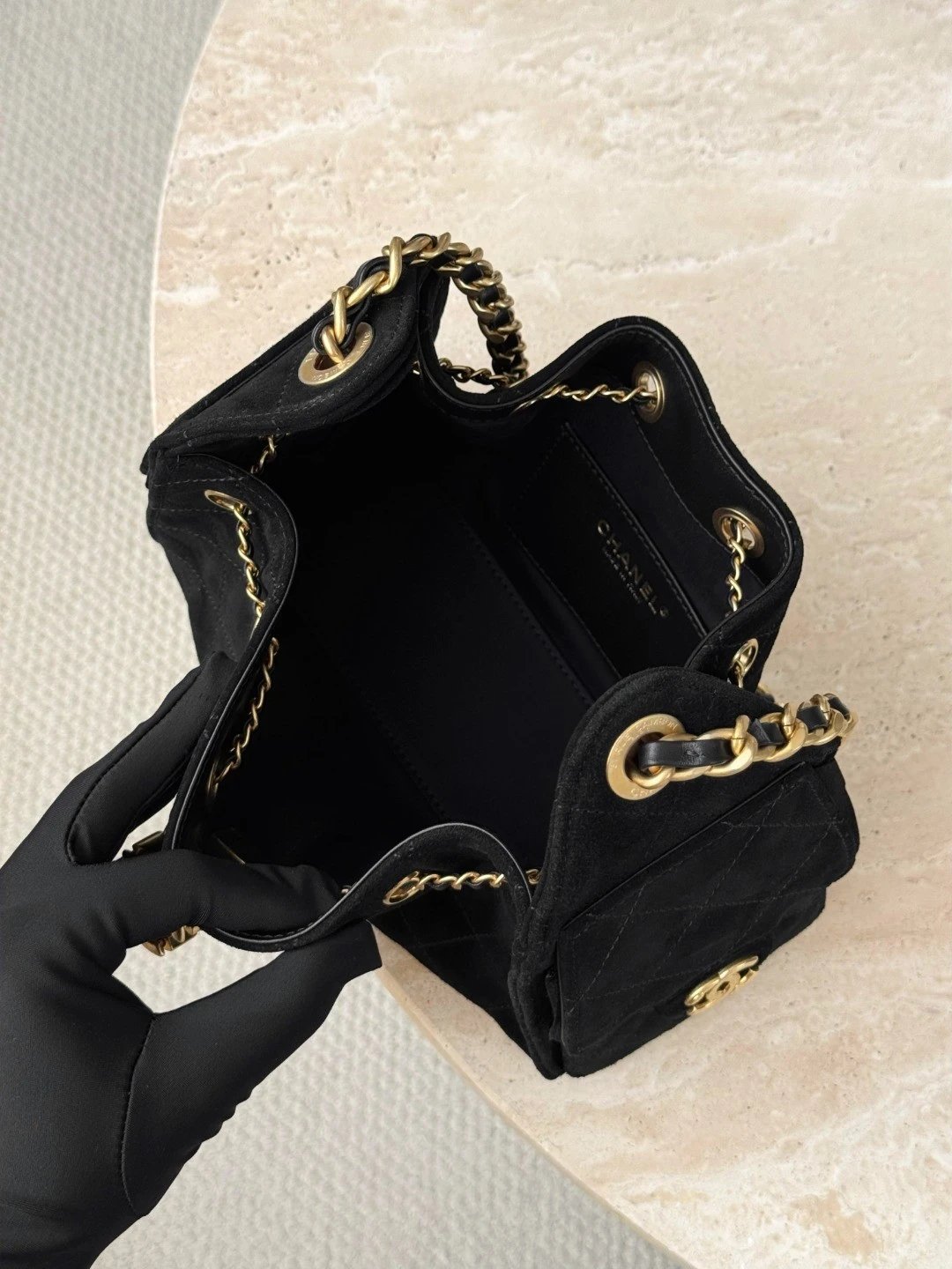 CHANEL 25 Handbag Suede in black - image 6