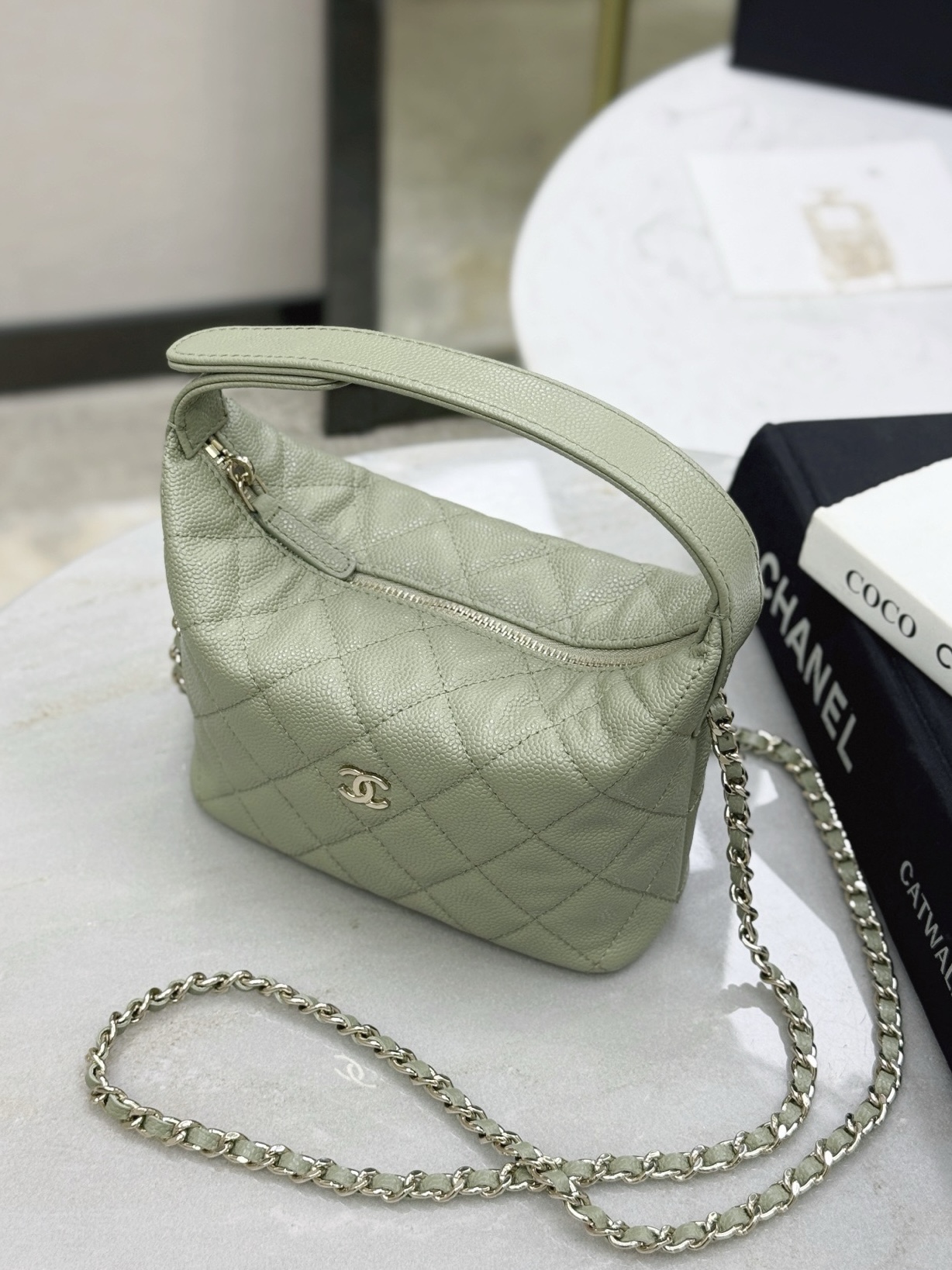 CHANEL 25B Handbag - image 6