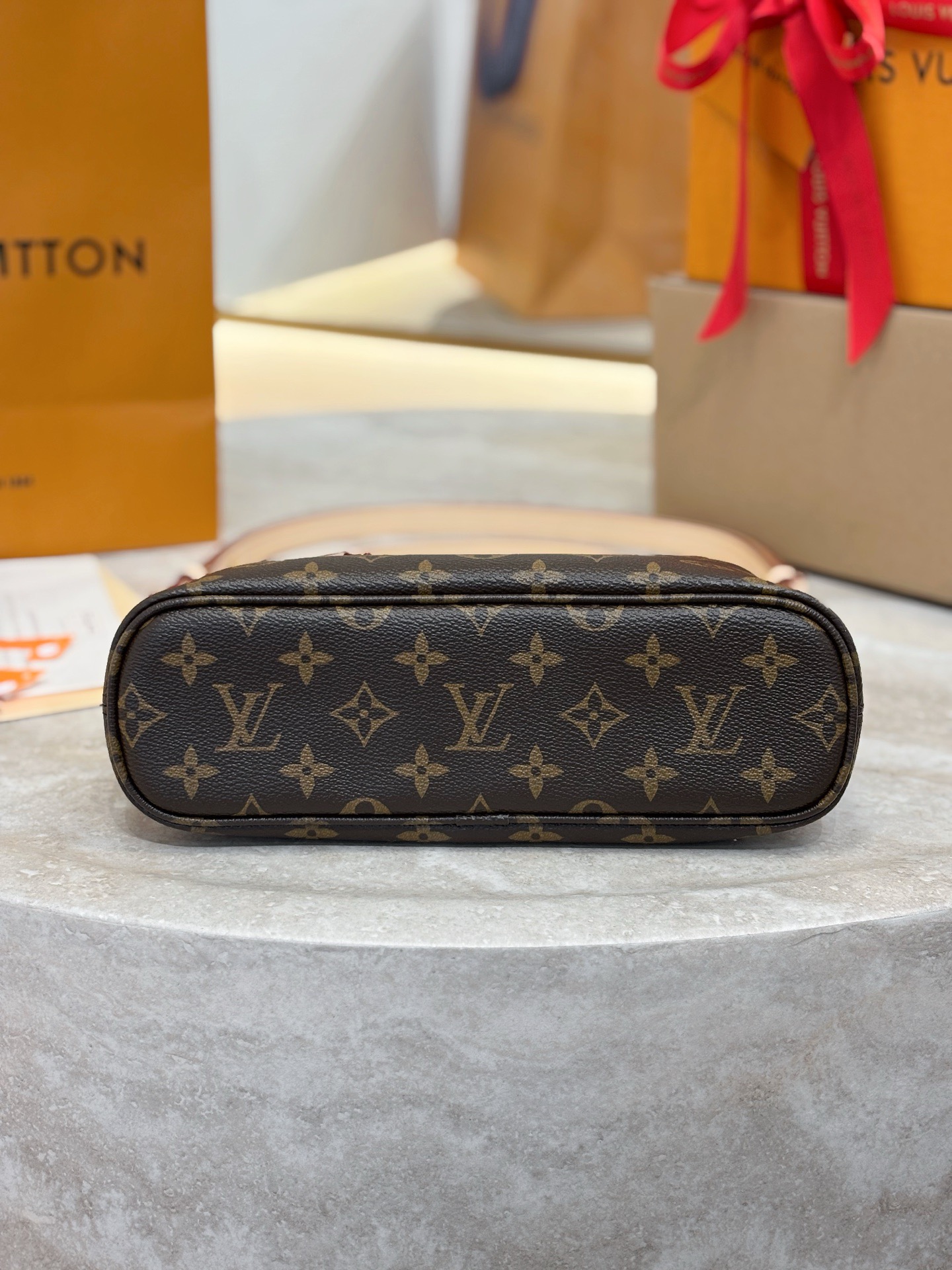 LV Line-Up BB M28423 - image 5