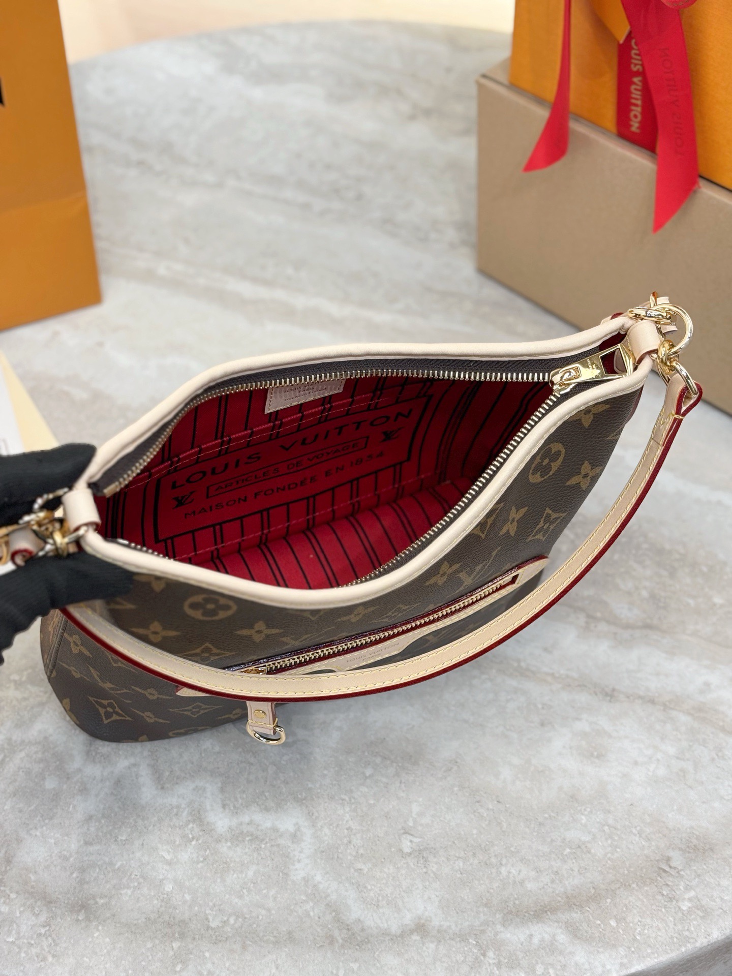 LV Line-Up BB M28423 - image 6