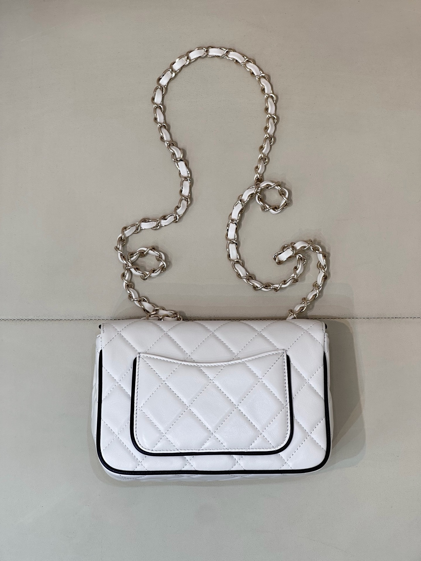 CHANEL Flap bag Lambskin black & white - image 3