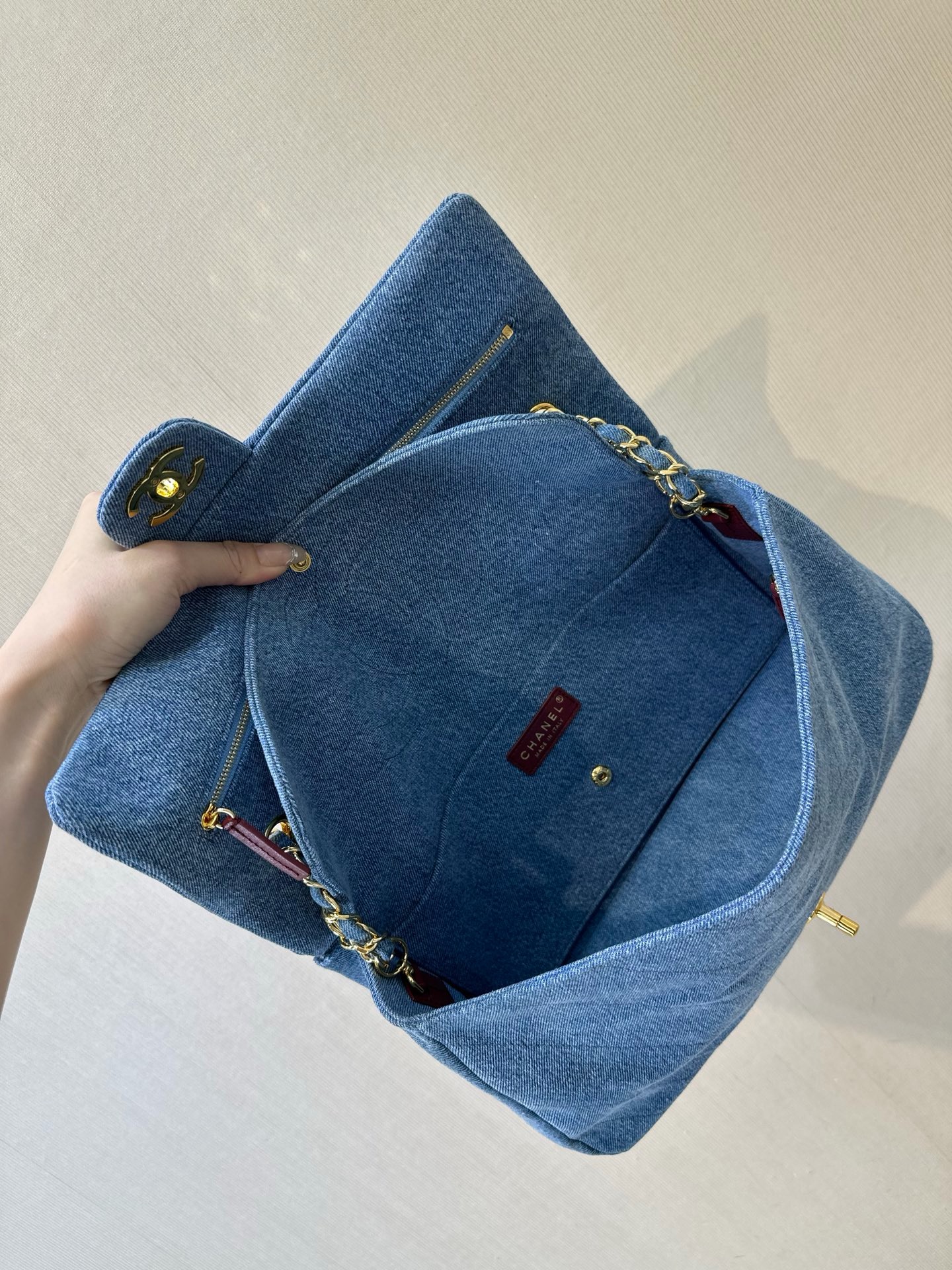 CHANEL Maxi Flap Bag Denim Blue - image 7