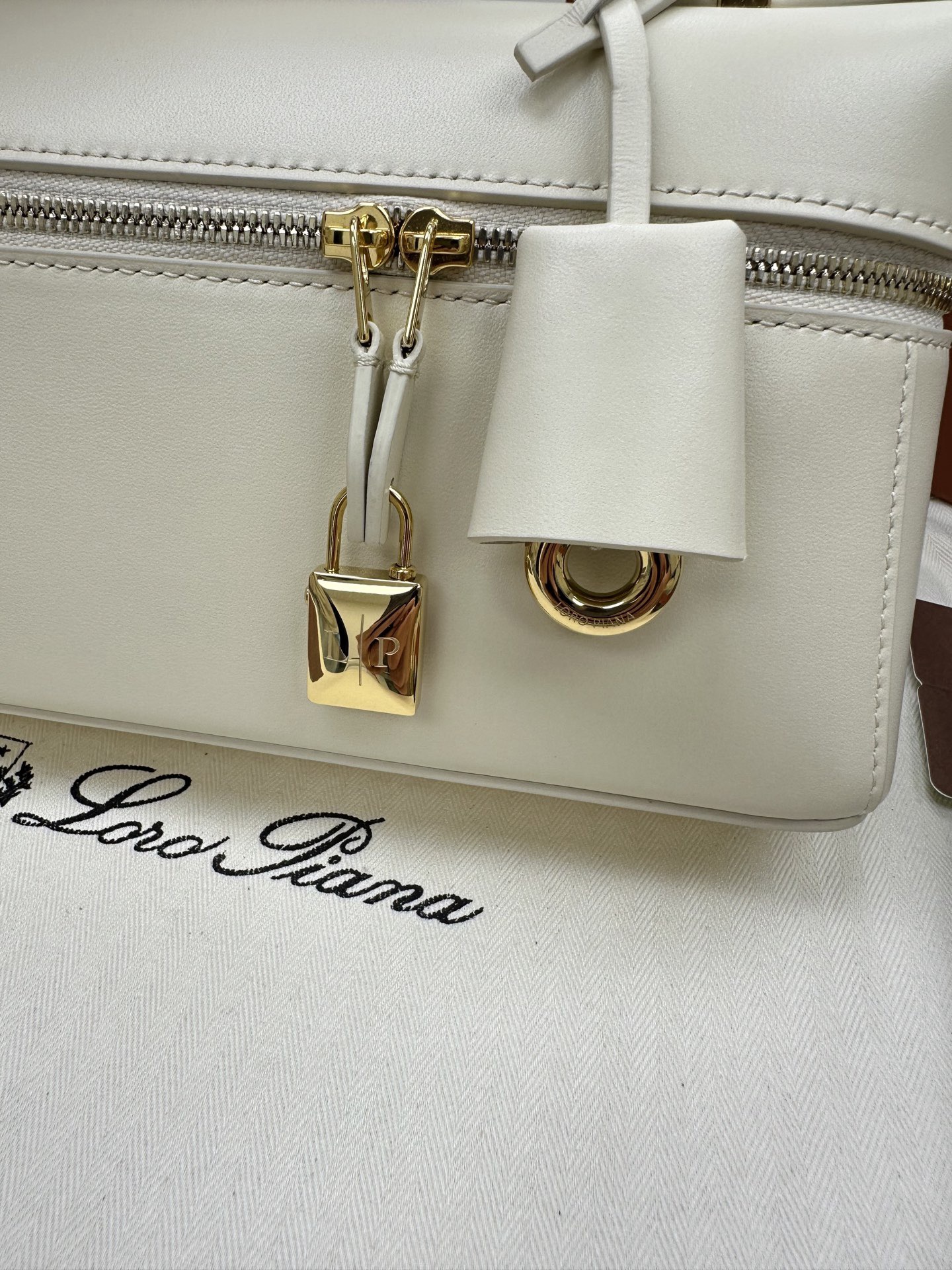 LP Extra Bag L23 Calfskin - image 9