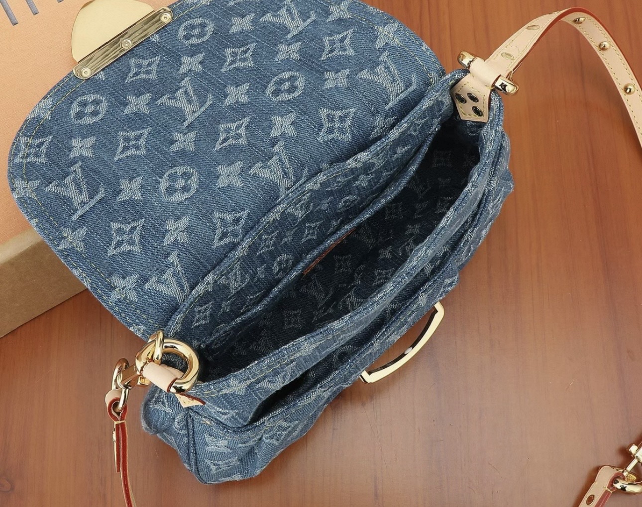 LV Denim Washed Blue Collection M46829 - image 6