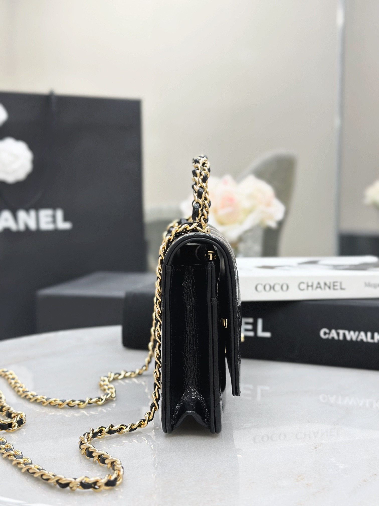 CHANEL Wallet On Chain Shiny Lambskin - image 4