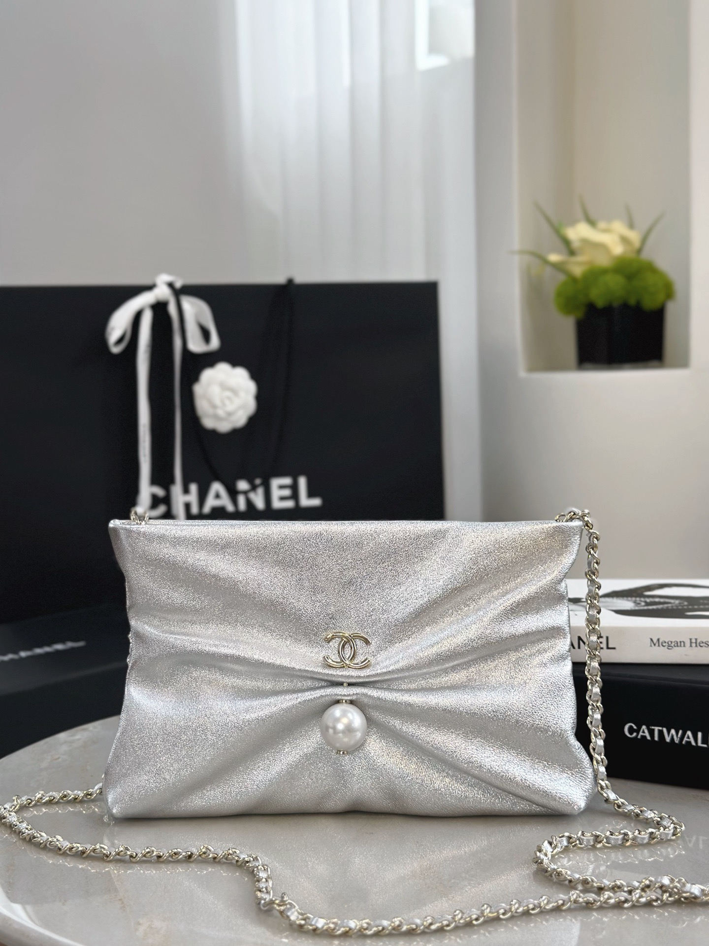 CHANEL clutch bag with pearl - image 2