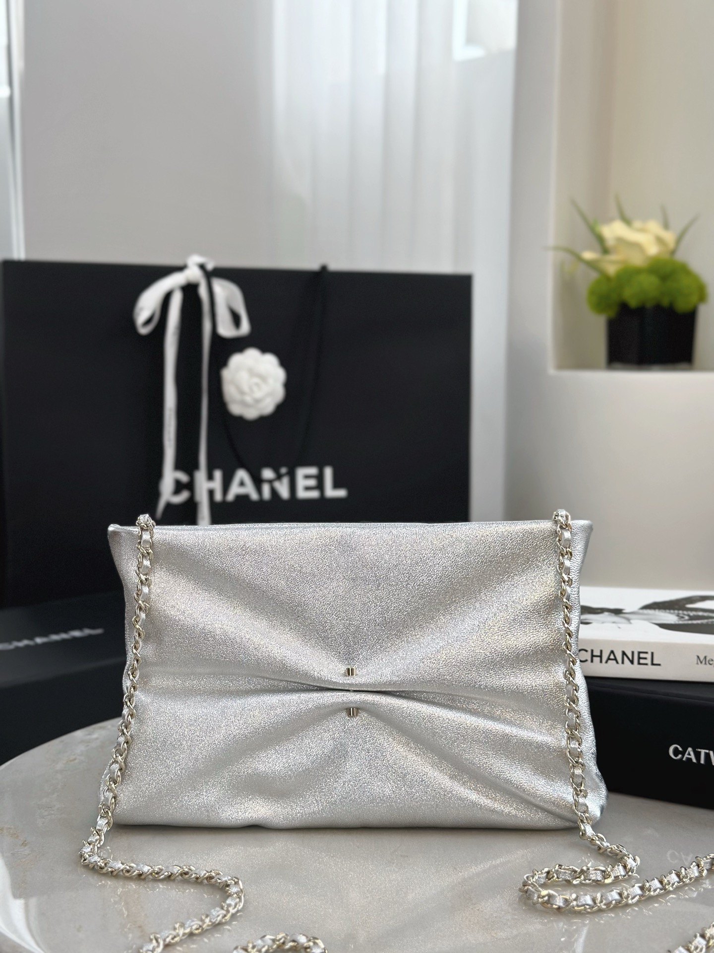 CHANEL clutch bag with pearl - image 3