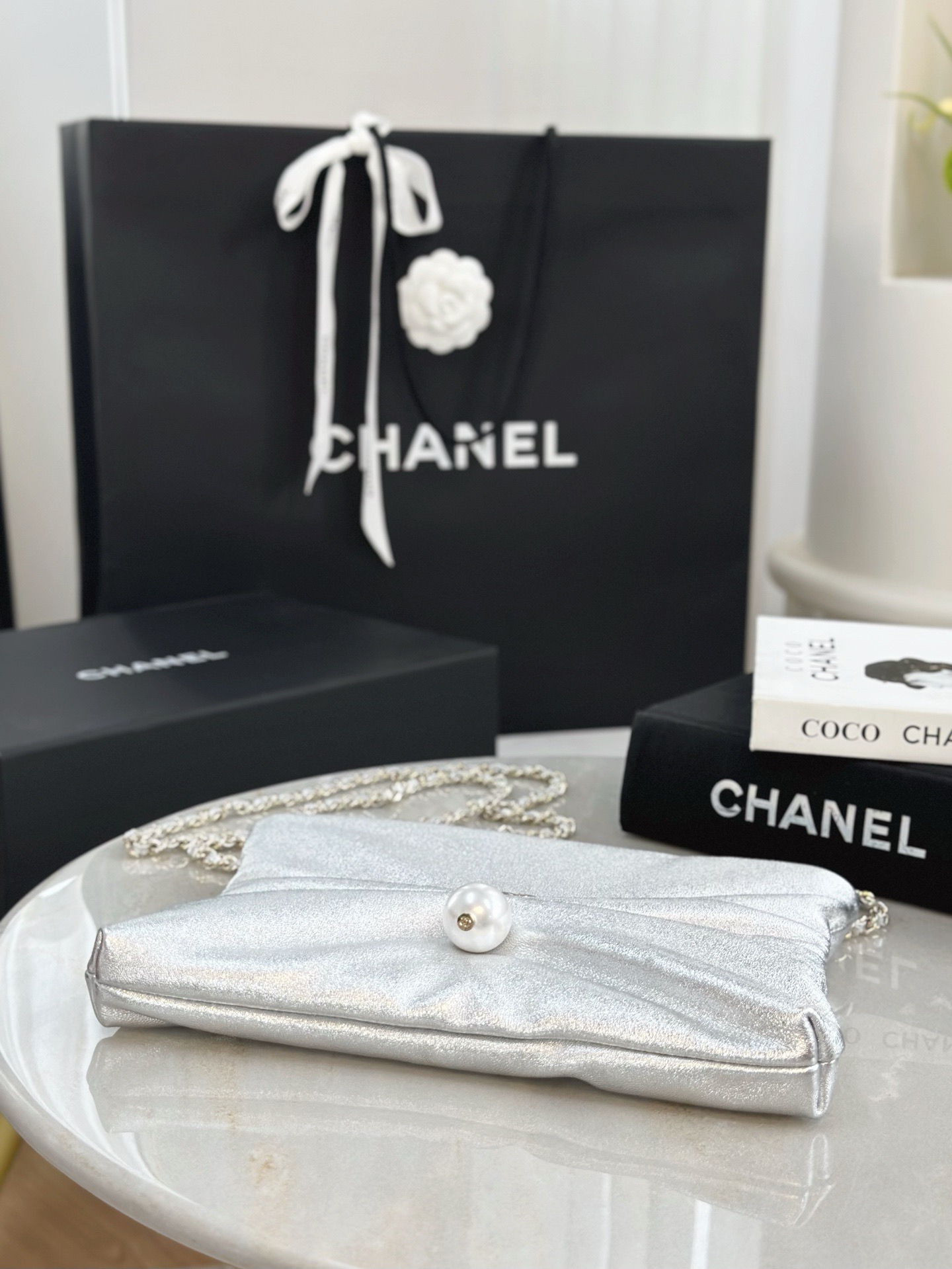 CHANEL clutch bag with pearl - image 5