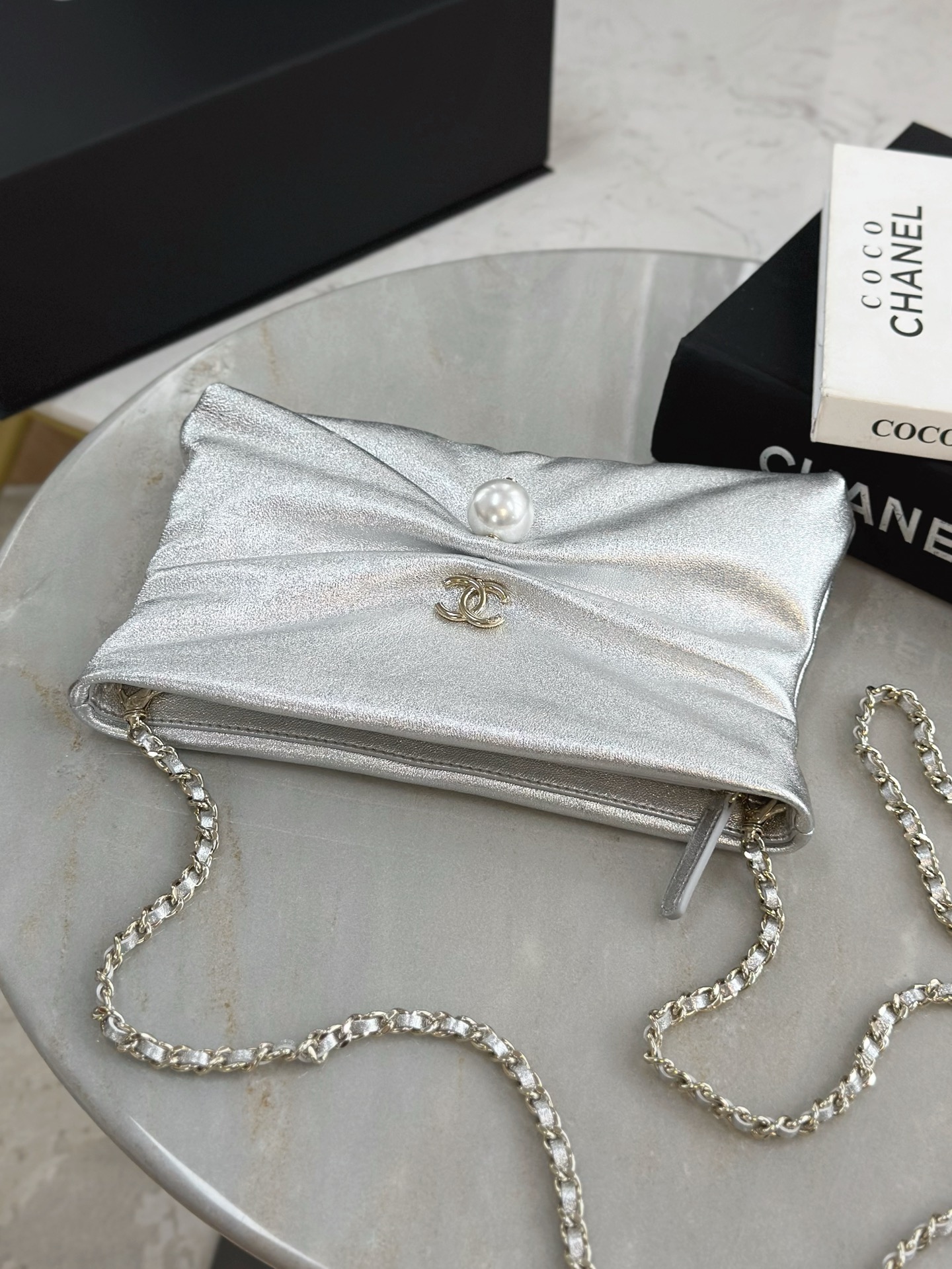 CHANEL clutch bag with pearl - image 6