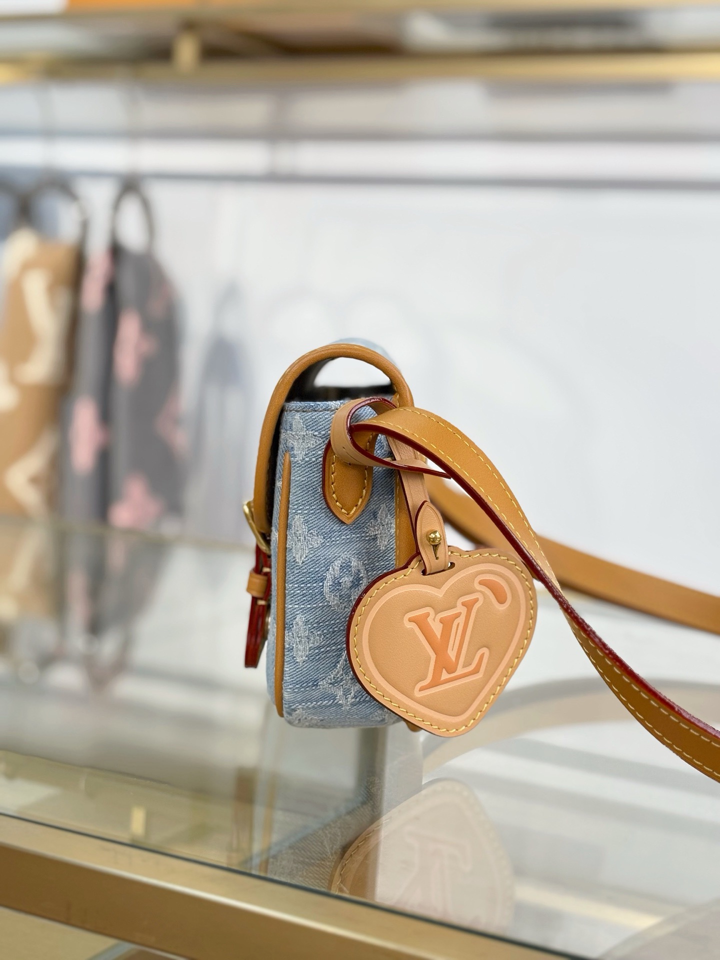 LV Satchel Wearable Wallet M2A647 - image 4