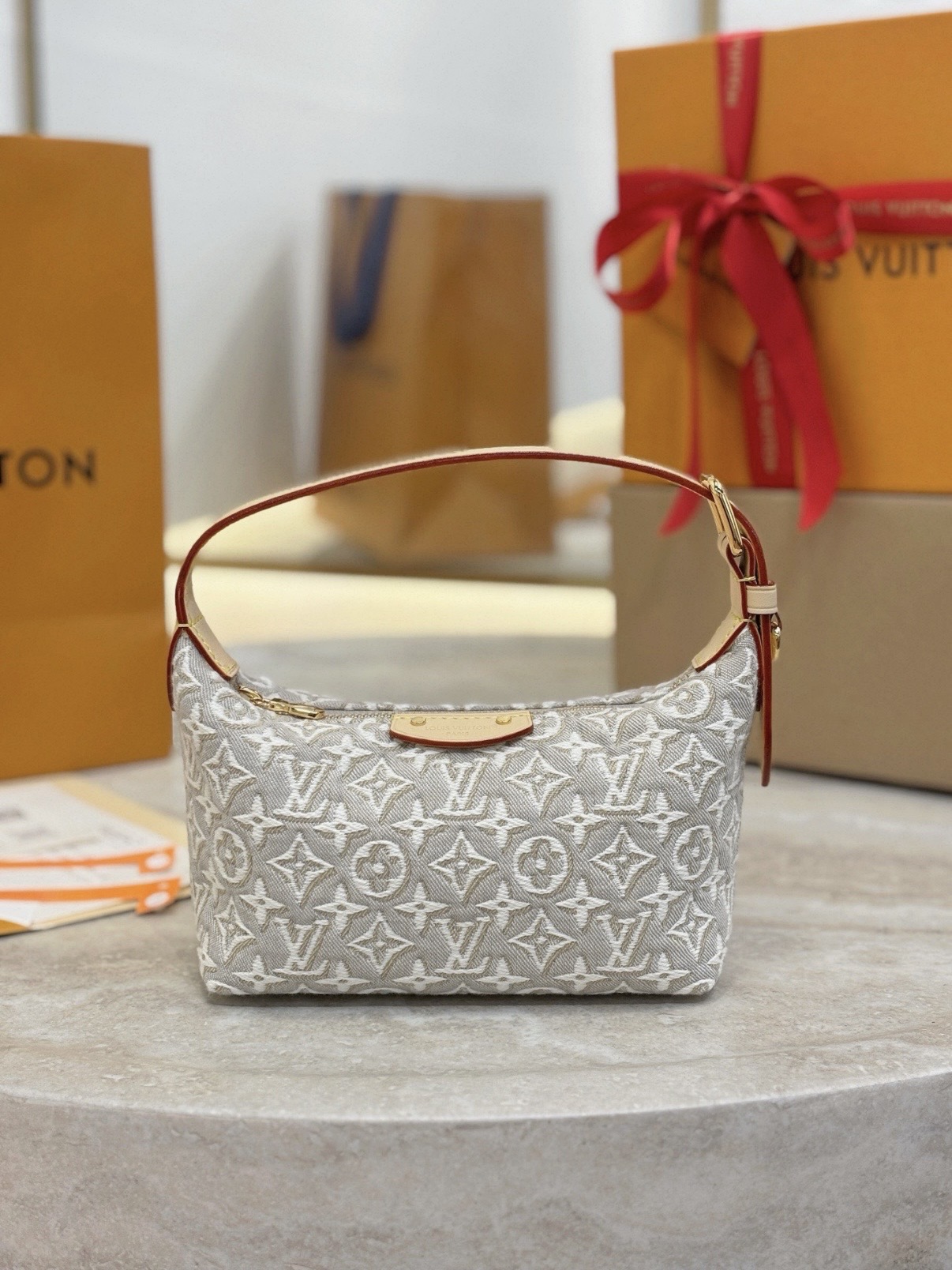 LV POCHETTE HILLS M29879 - image 2