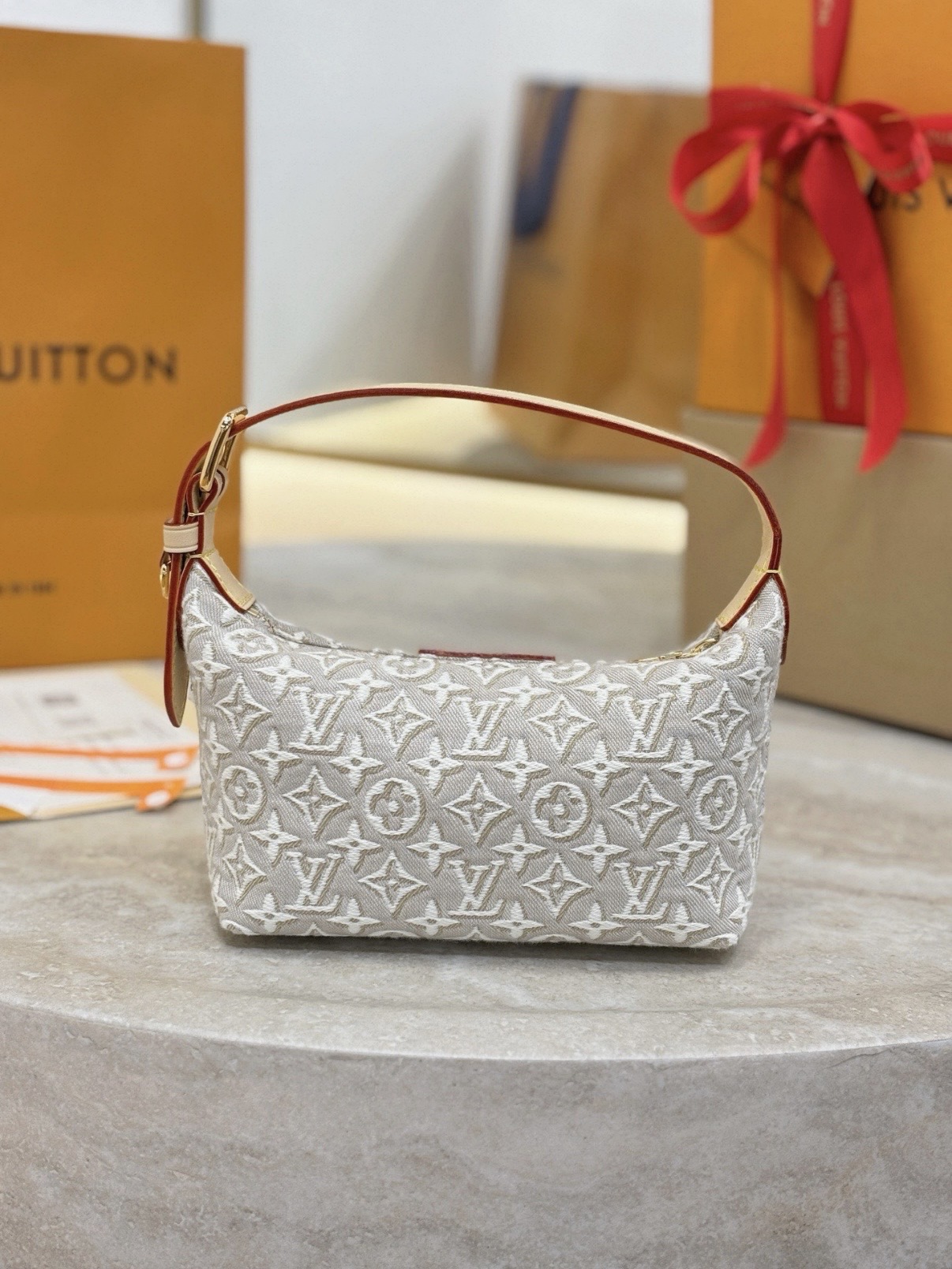 LV POCHETTE HILLS M29879 - image 3