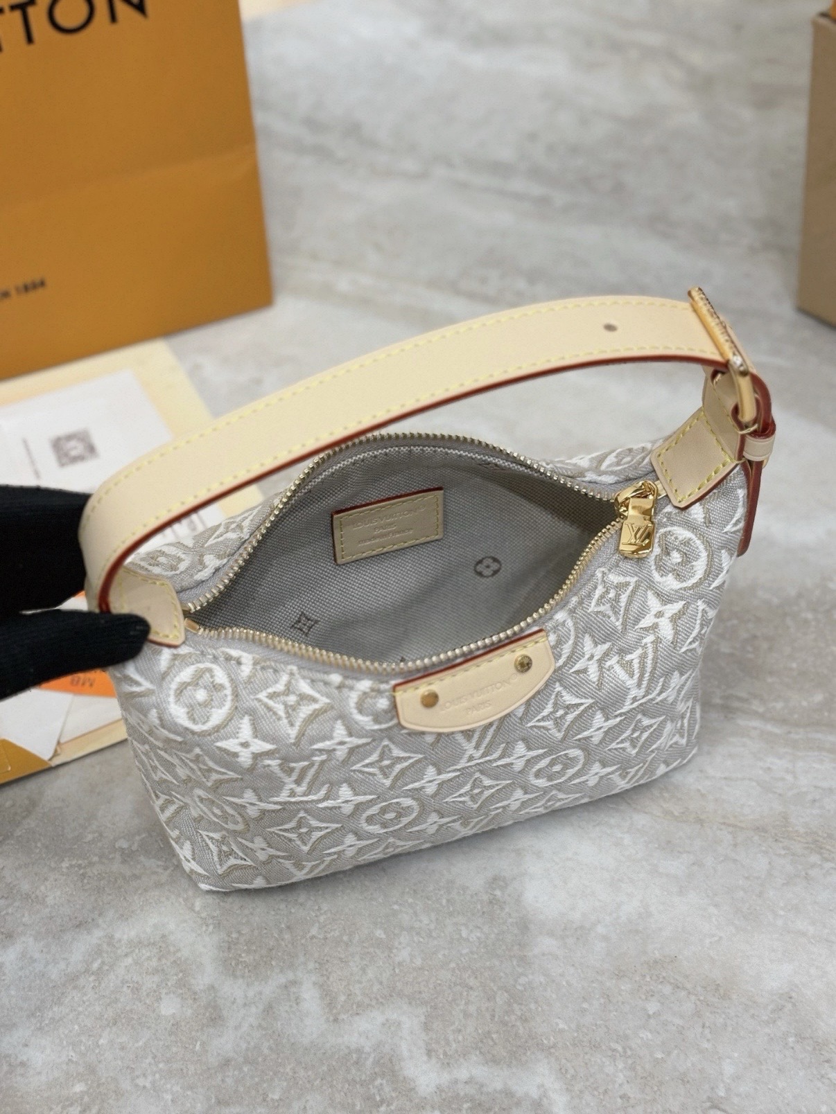 LV POCHETTE HILLS M29879 - image 6