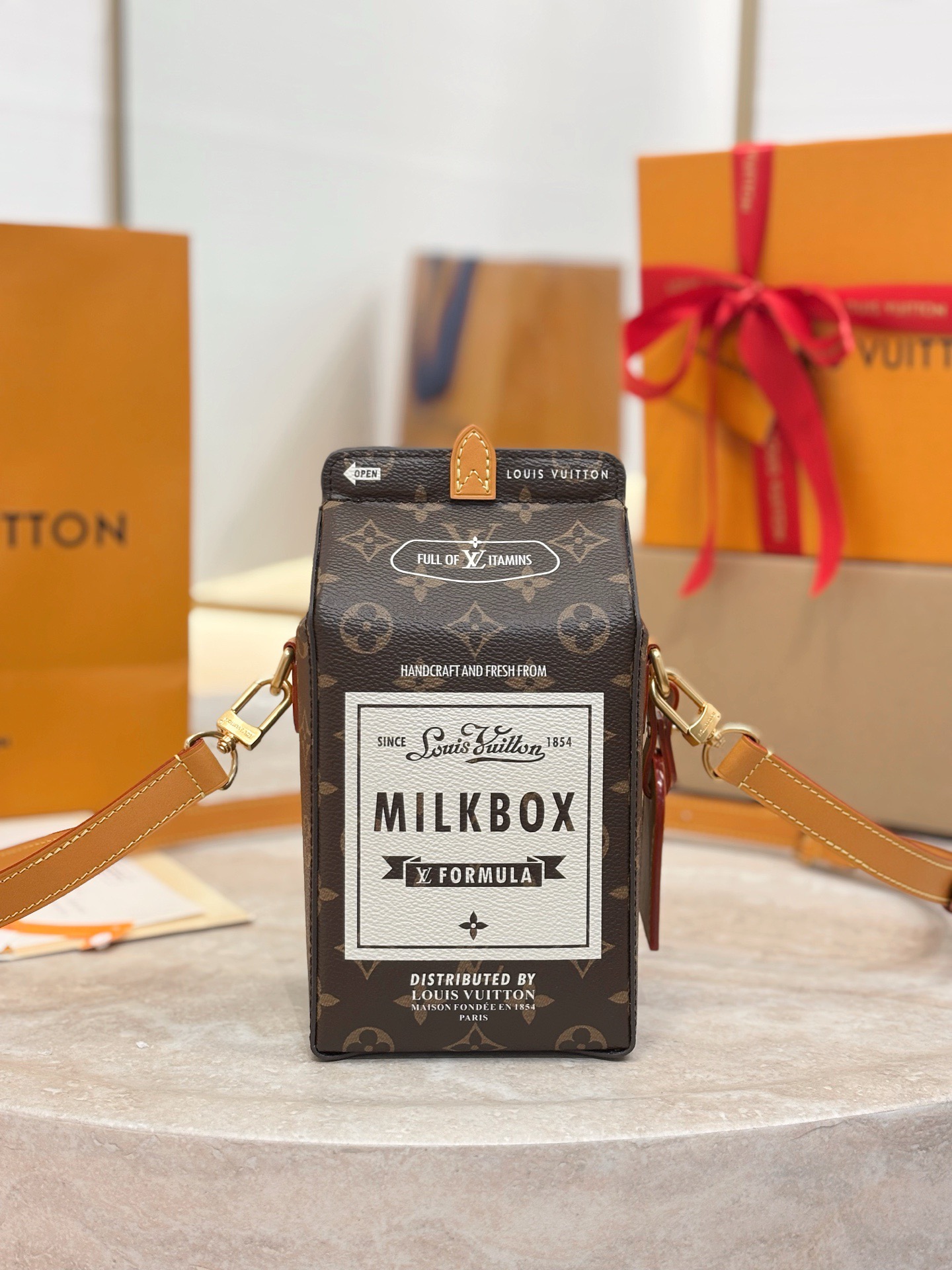 LV Milk M29326 - image 4