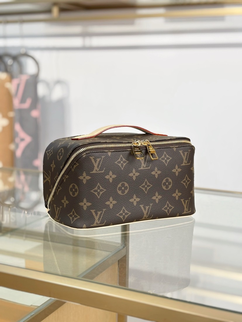 LV Toiletry Bag M11750 - image 3