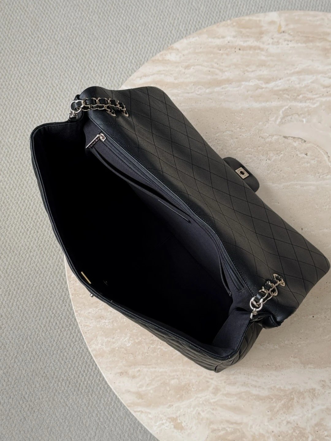 CHANEL CF MAXI Caviar Leather - image 6