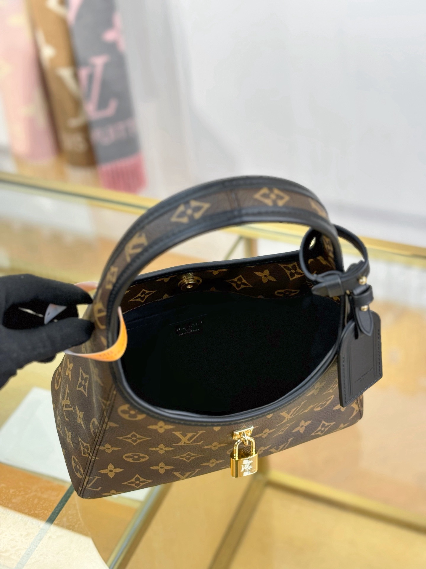LV The Drop Hobo Small M12940 - image 7