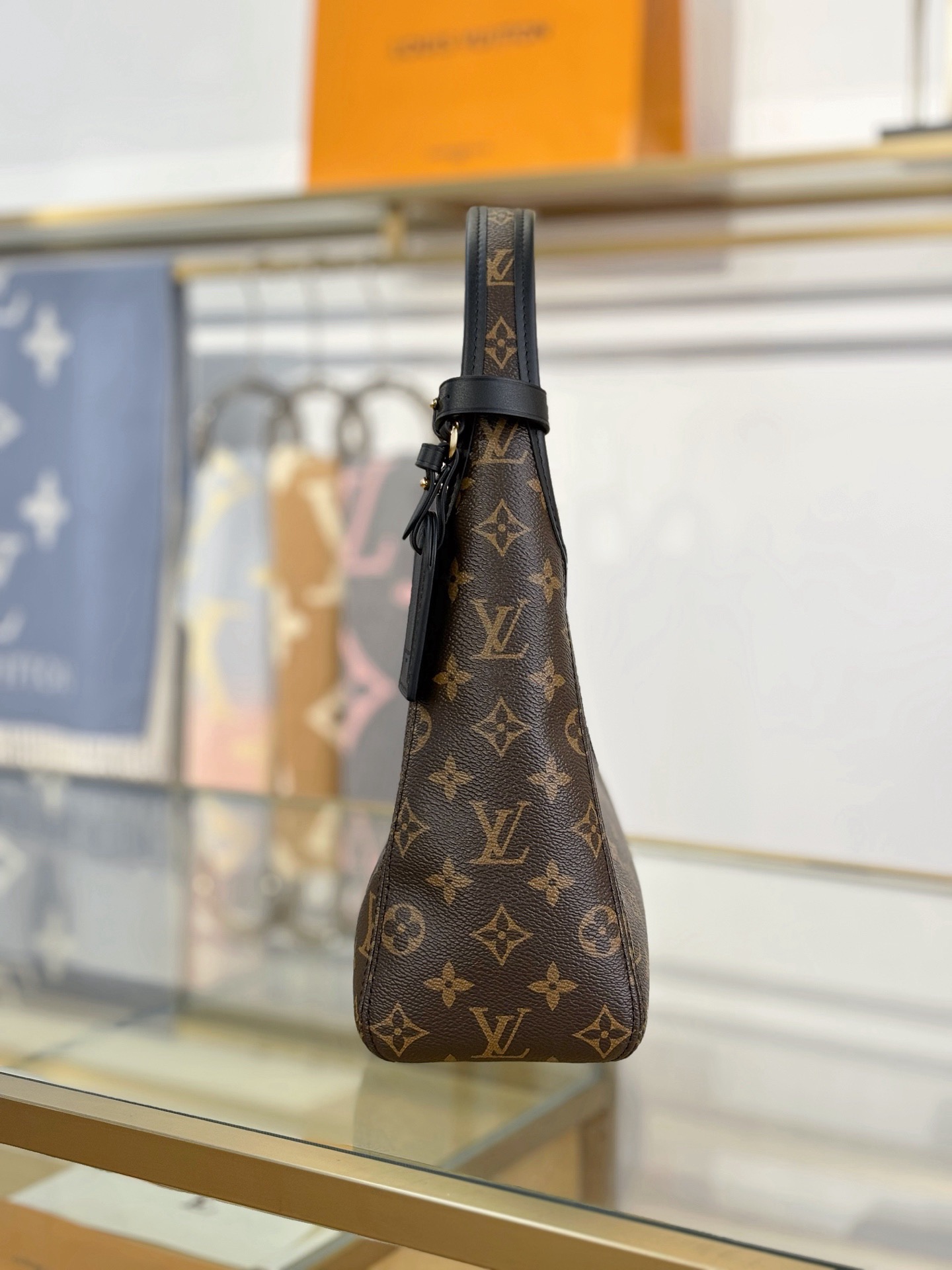 LV The Drop Hobo Small M12940 - image 4