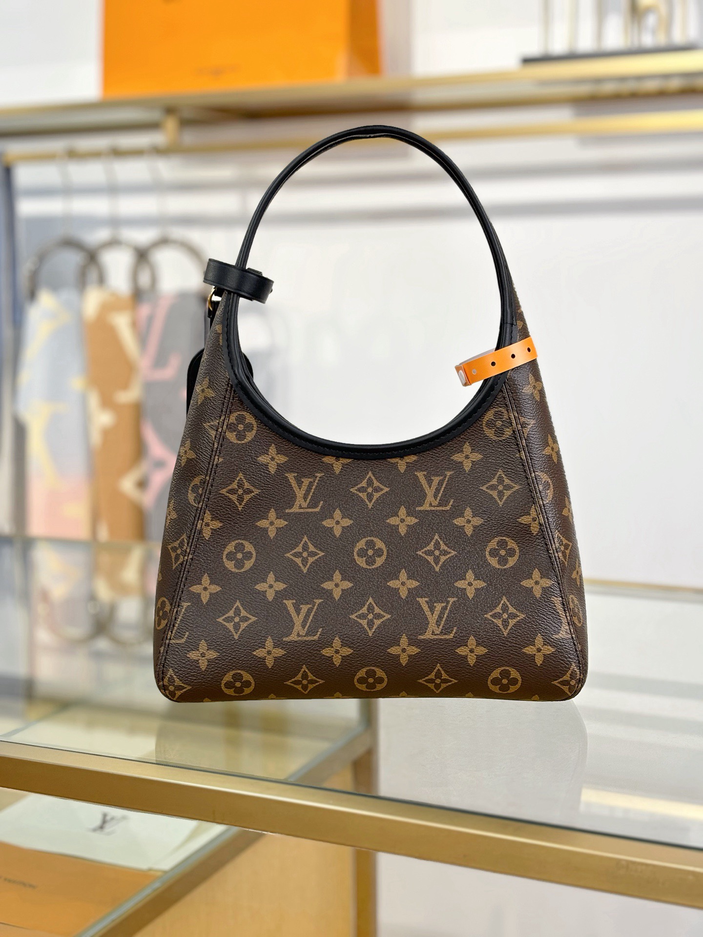 LV The Drop Hobo Small M12940 - image 5