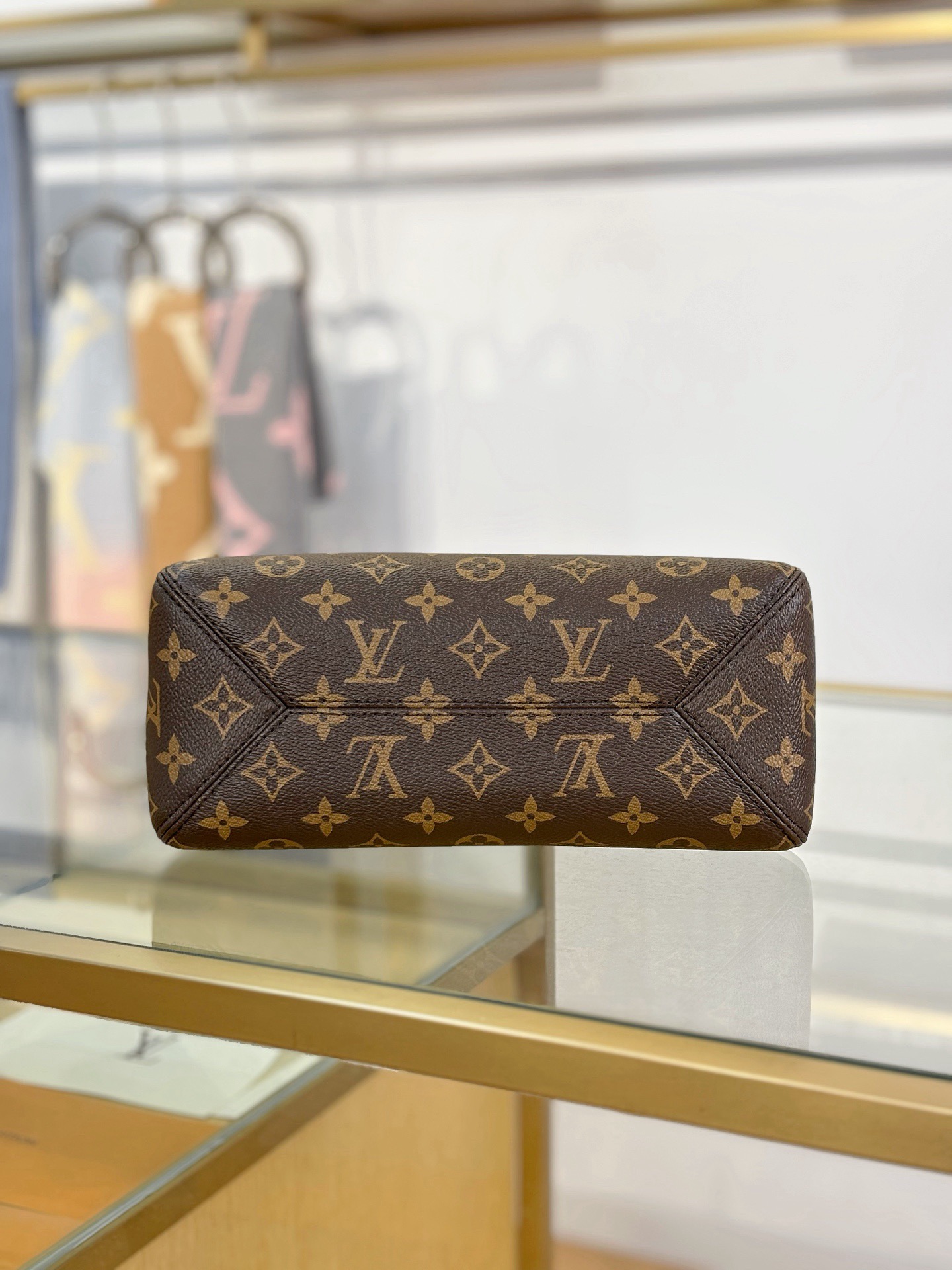 LV The Drop Hobo Small M12940 - image 6