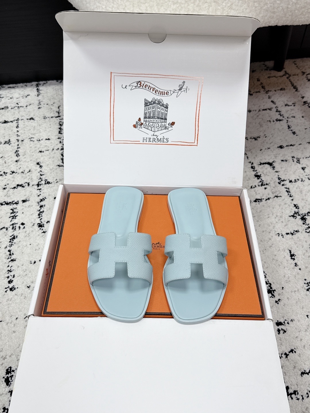 Hermès Oran Sandal Epsom Calfskin – Solid Color Collection - image 2