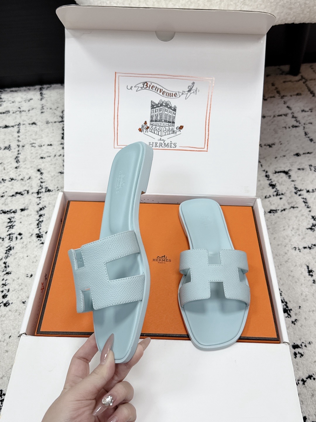 Hermès Oran Sandal Epsom Calfskin – Solid Color Collection - image 3