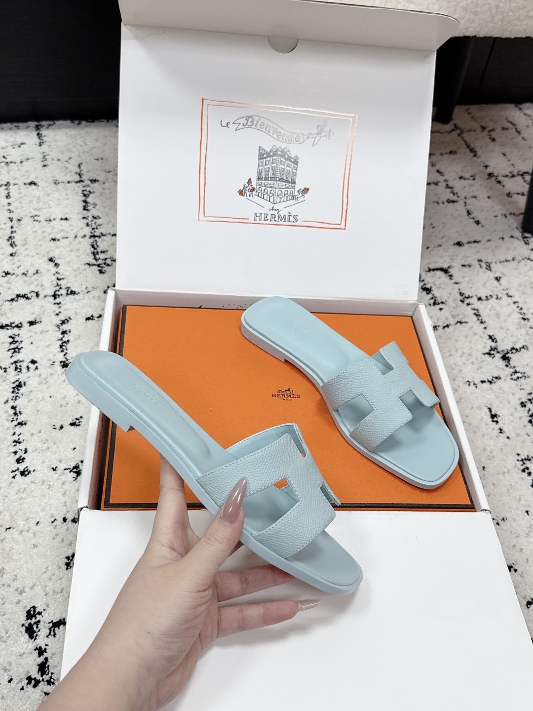 Hermès Oran Sandal Epsom Calfskin – Solid Color Collection - image 4