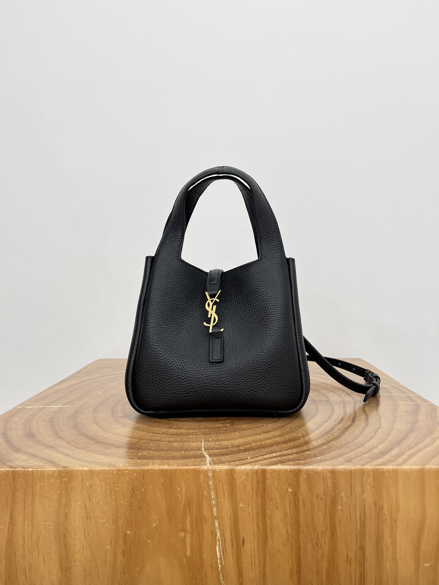 YSL Le5À7 Bea Baby Leather Tote Bag - image 3