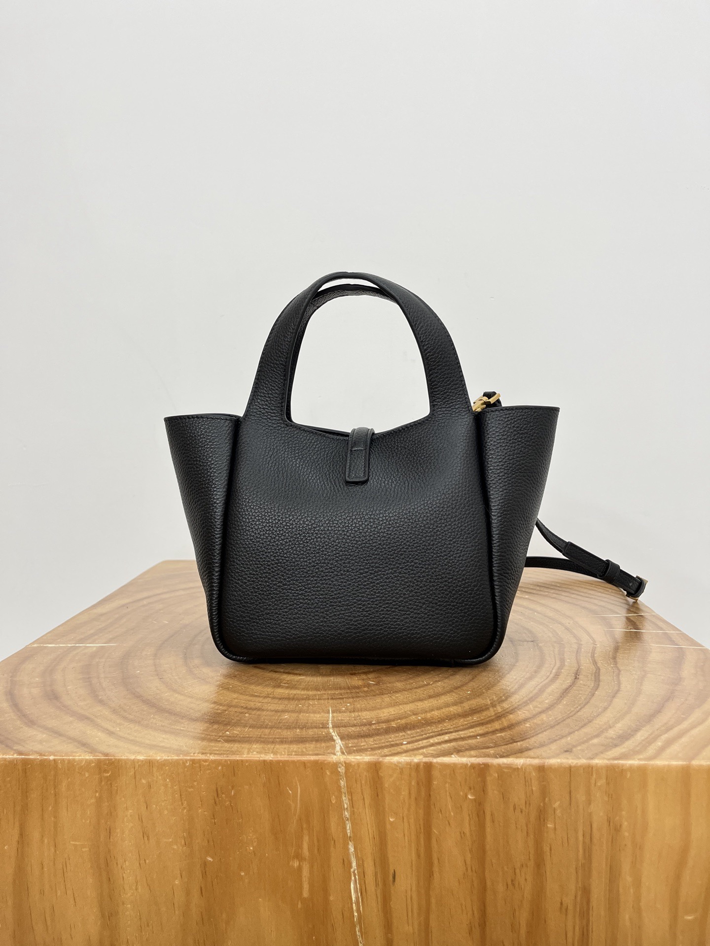 YSL Le5À7 Bea Baby Leather Tote Bag - image 4