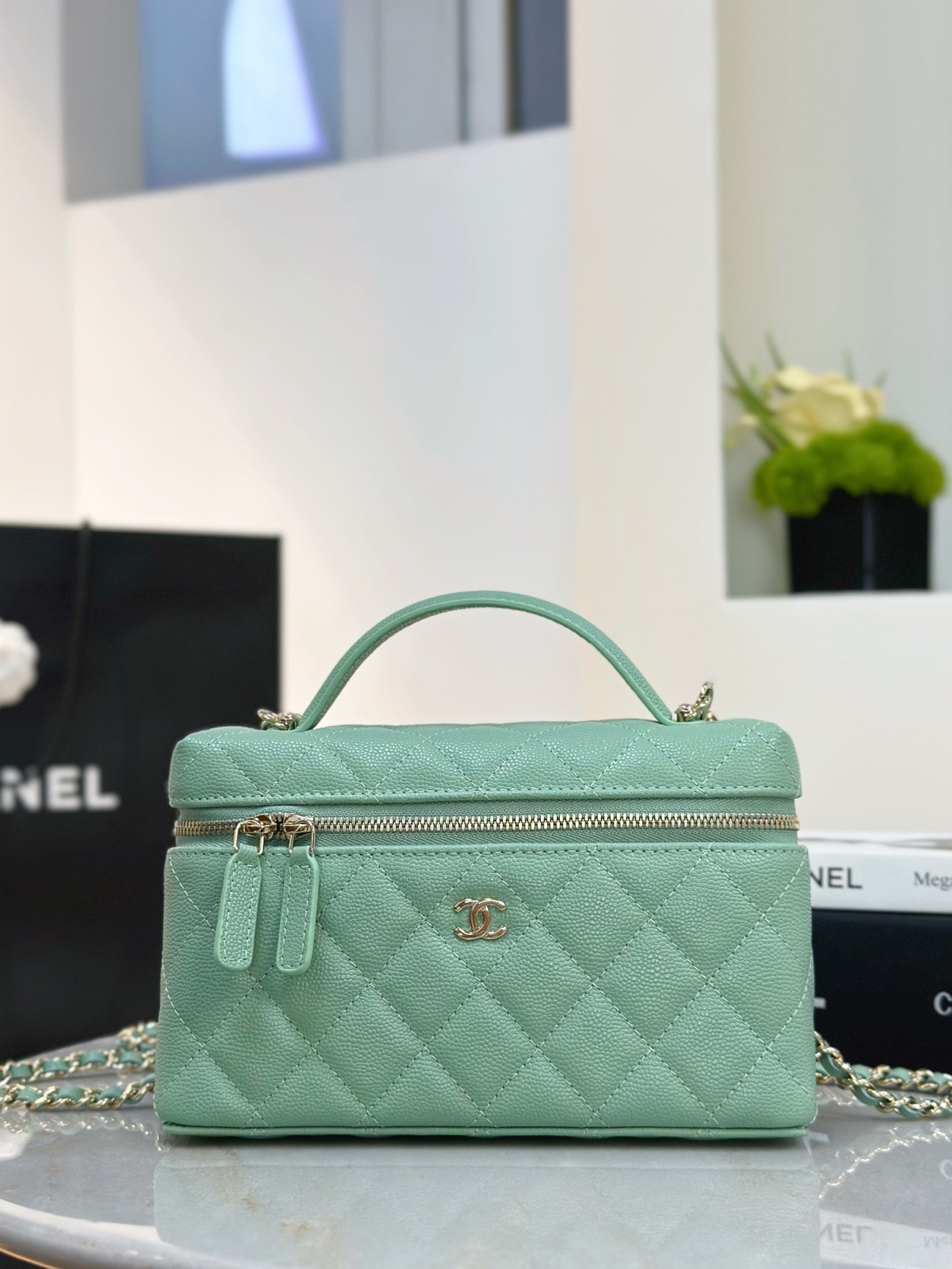 CHANEL Vanity with chain – Grained calfskin - image 2