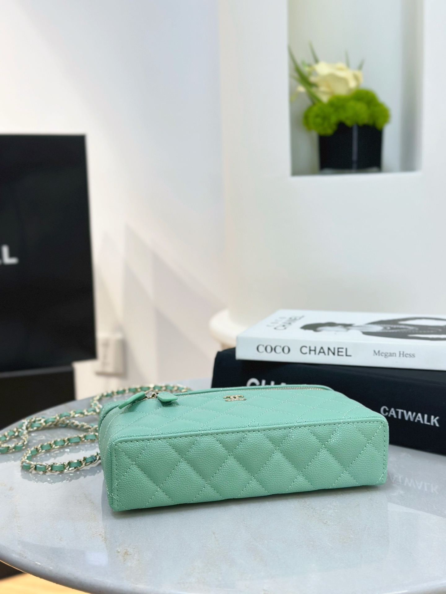 CHANEL Vanity with chain – Grained calfskin - image 5