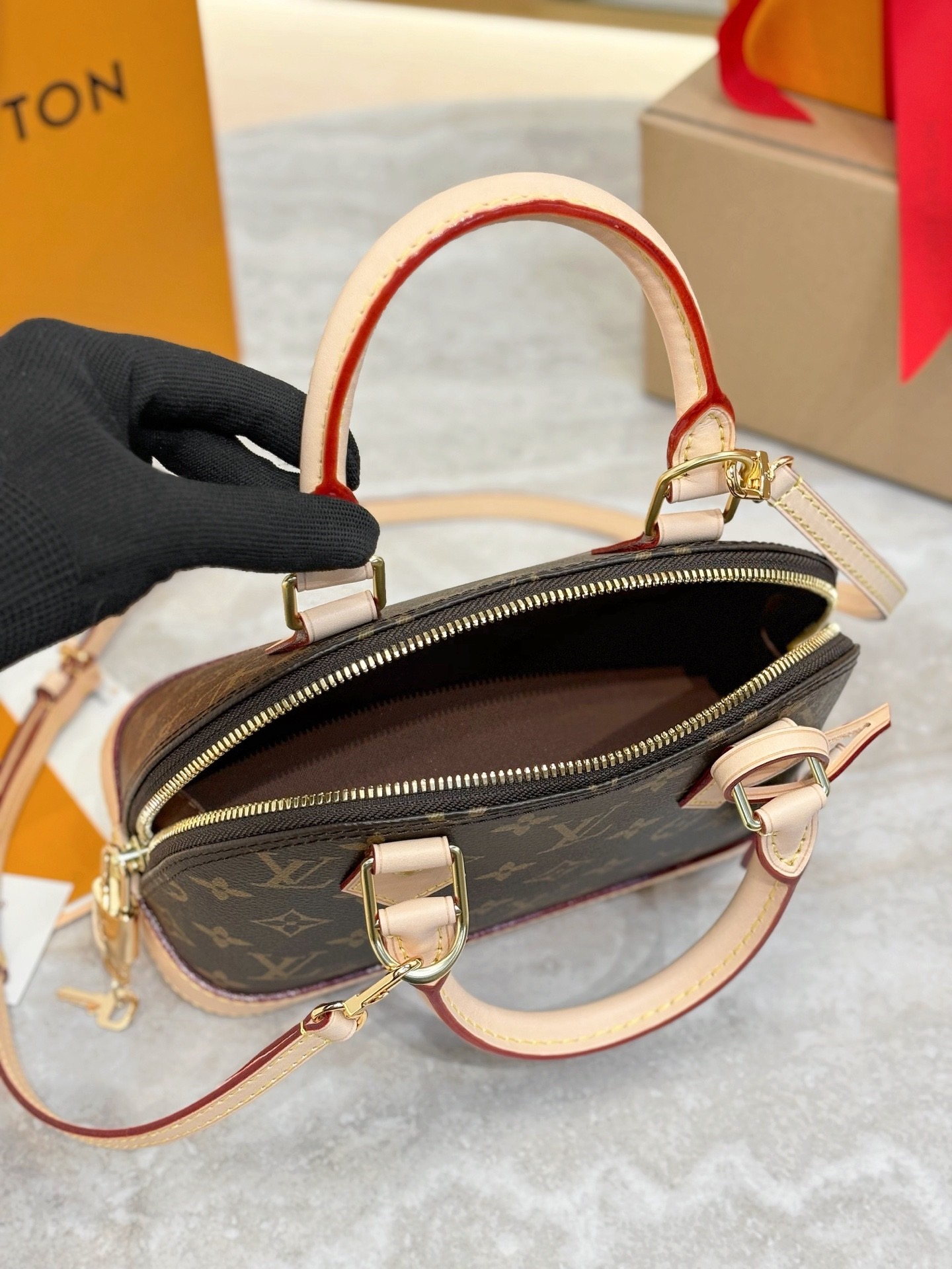 LV Alma BB M46990 - image 6