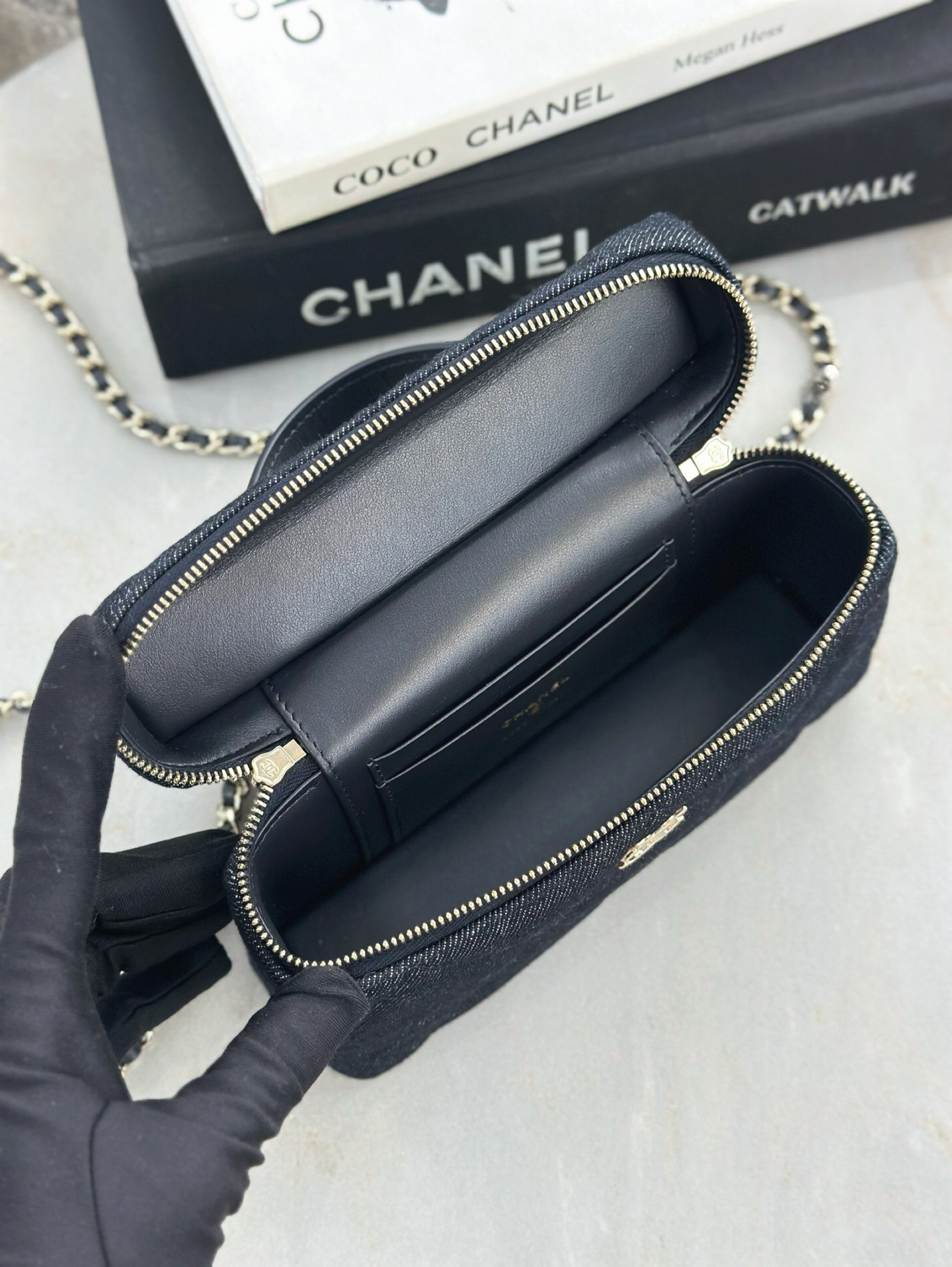 CHANEL 26S Denim Vanity Bag - image 7