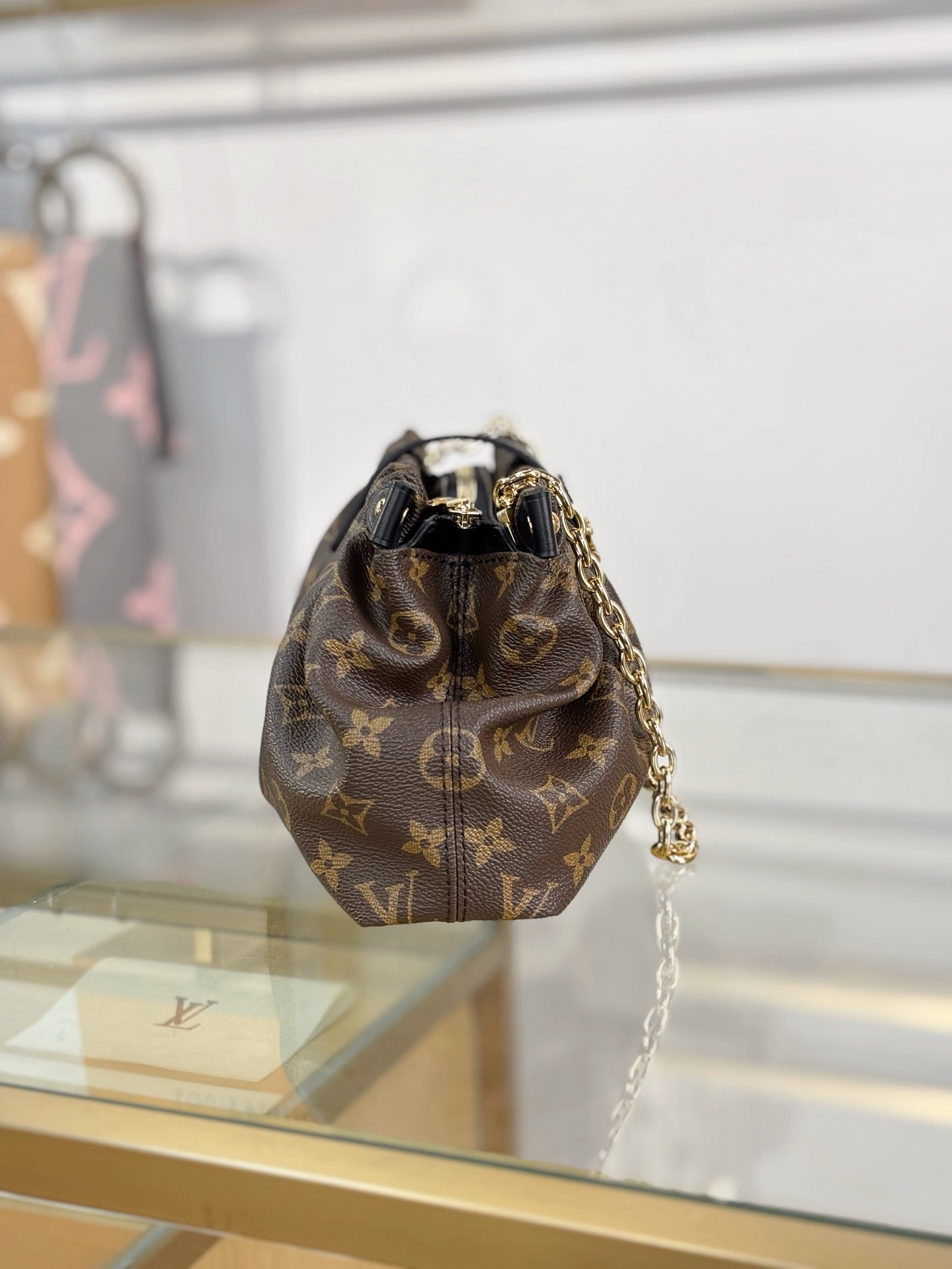 LV Pochette Sling M27819 - image 4