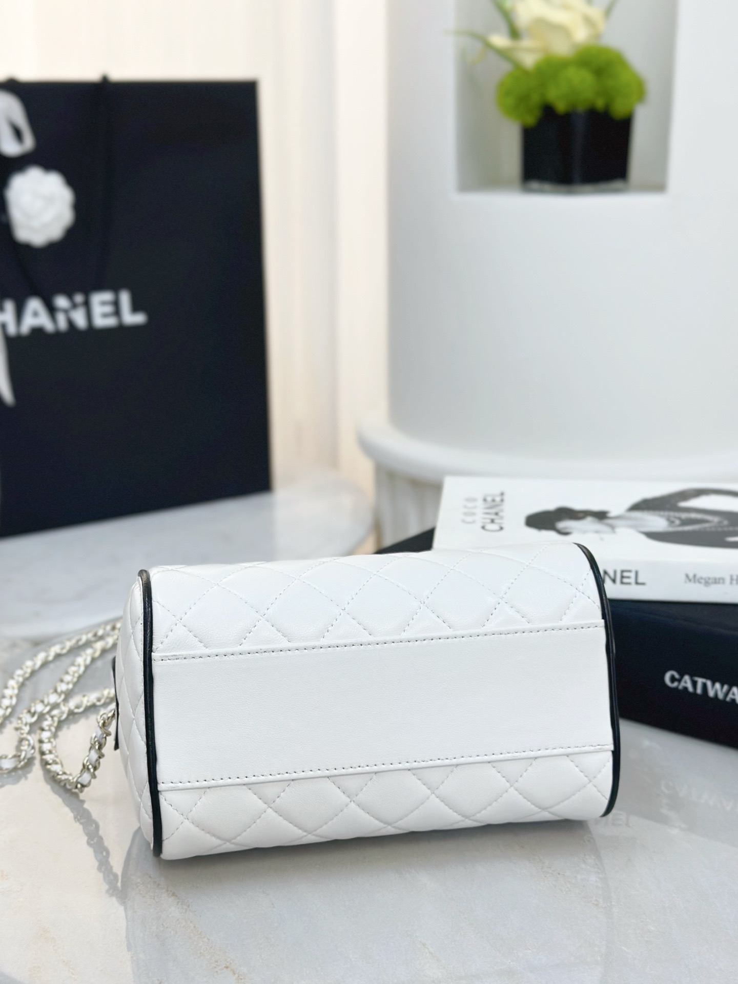 CHANEL Clutch With Chain - image 6