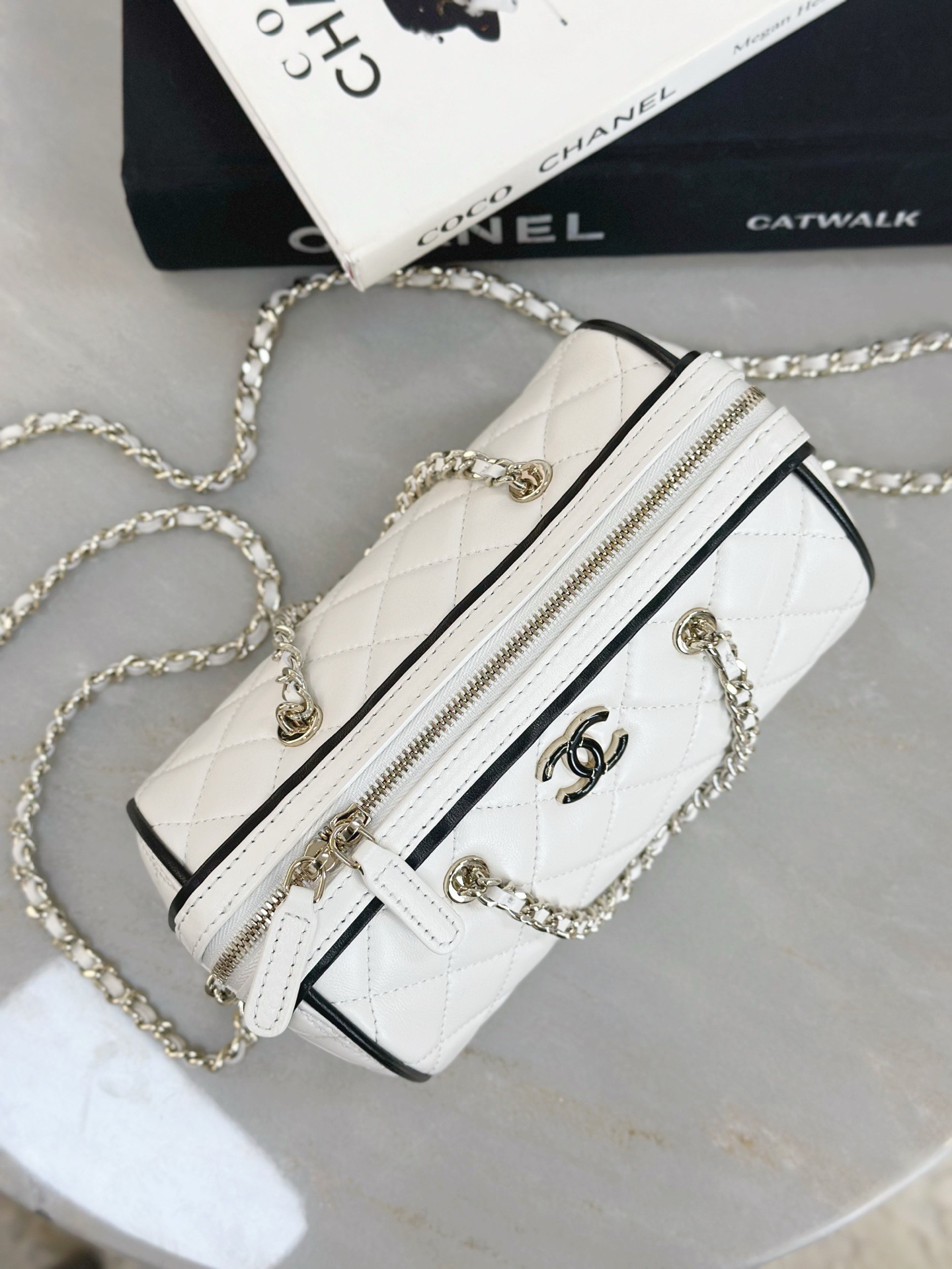 CHANEL Clutch With Chain - image 7