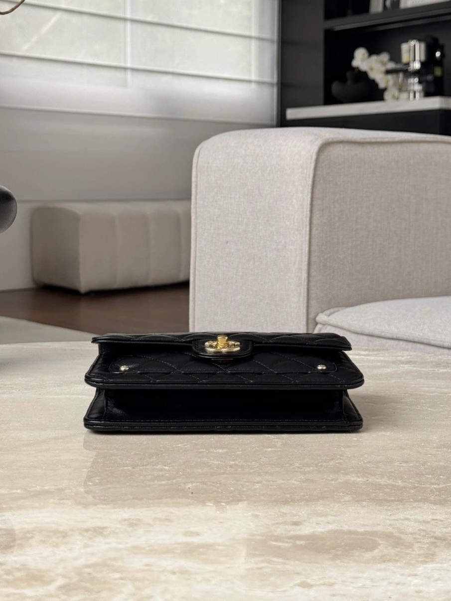CHANEL Clutch with chain - image 5