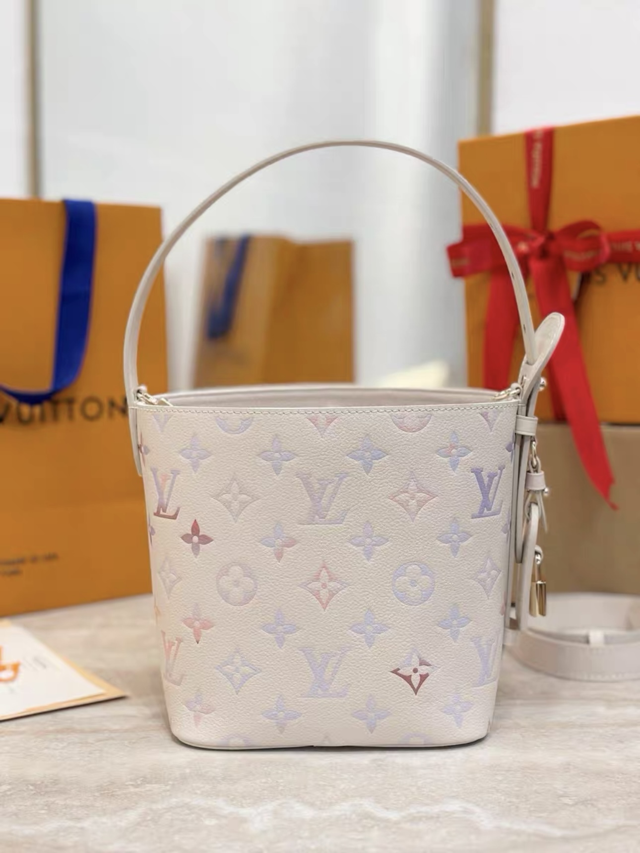 LV Monogram M25673 Empreinte Leather - image 4