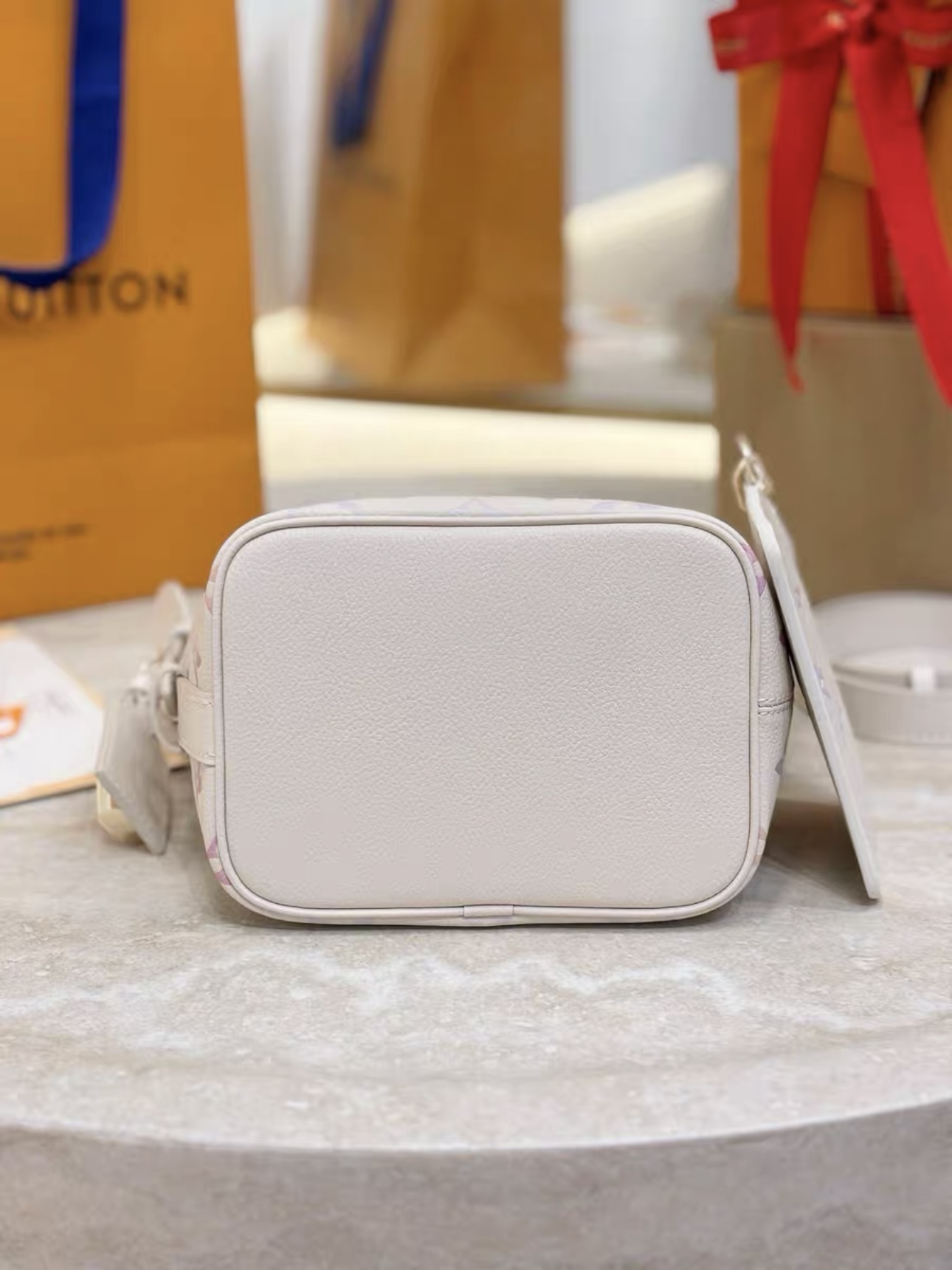 LV Monogram M25673 Empreinte Leather - image 5