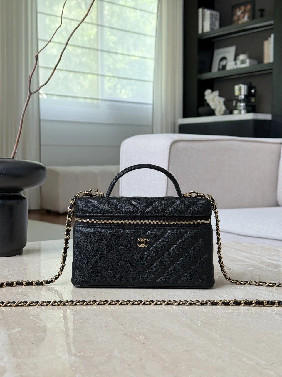 CHANEL Vanity with Chain Grained Shiny Calfskin - image 2