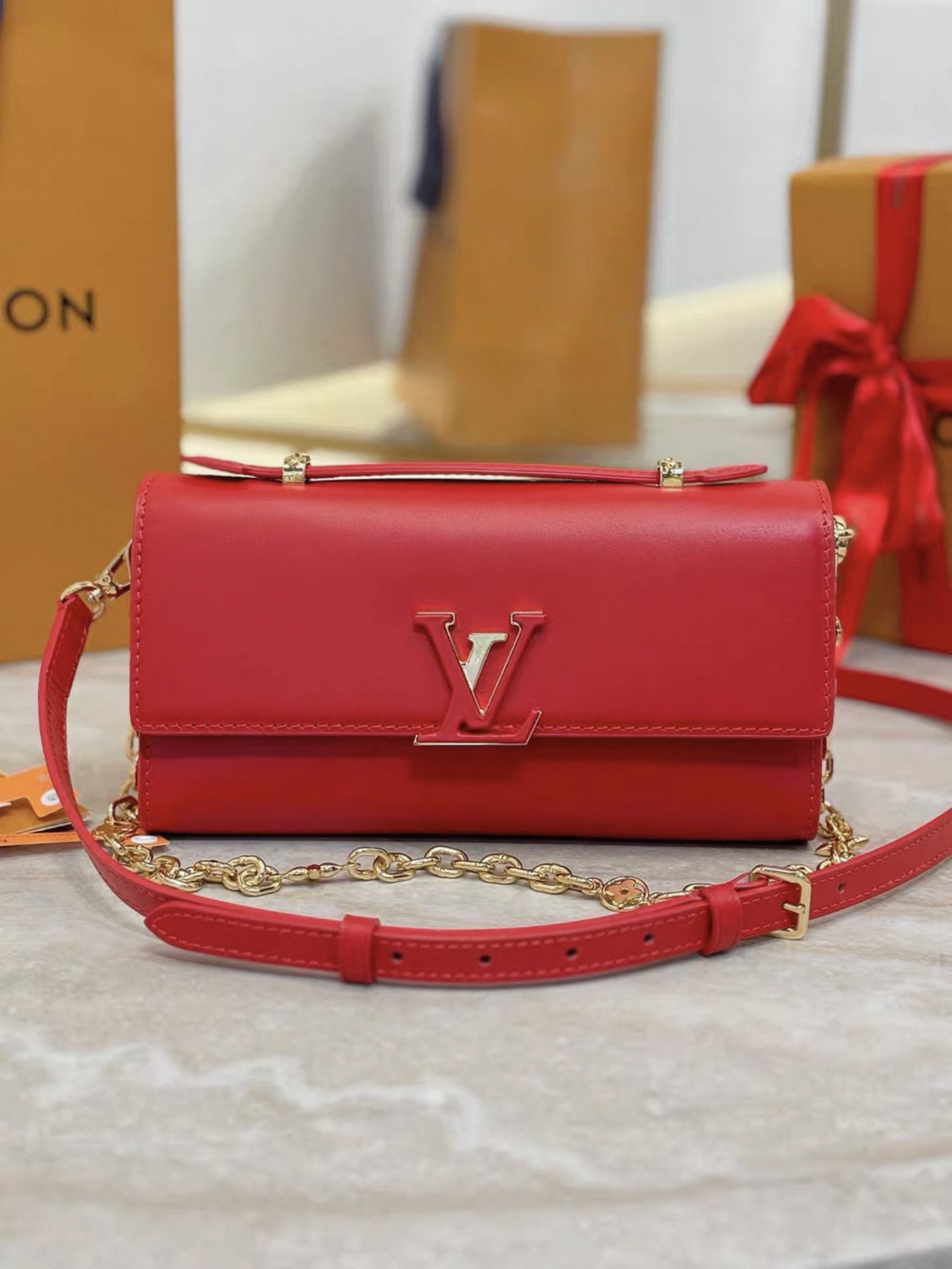 LV Wallet On Chain Capucines M12405 - image 2