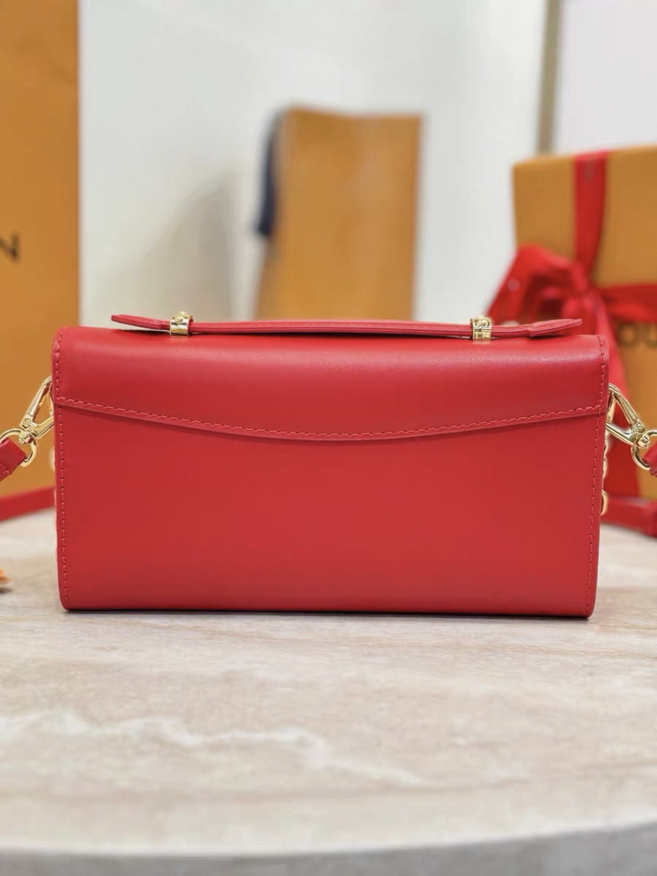 LV Wallet On Chain Capucines M12405 - image 4