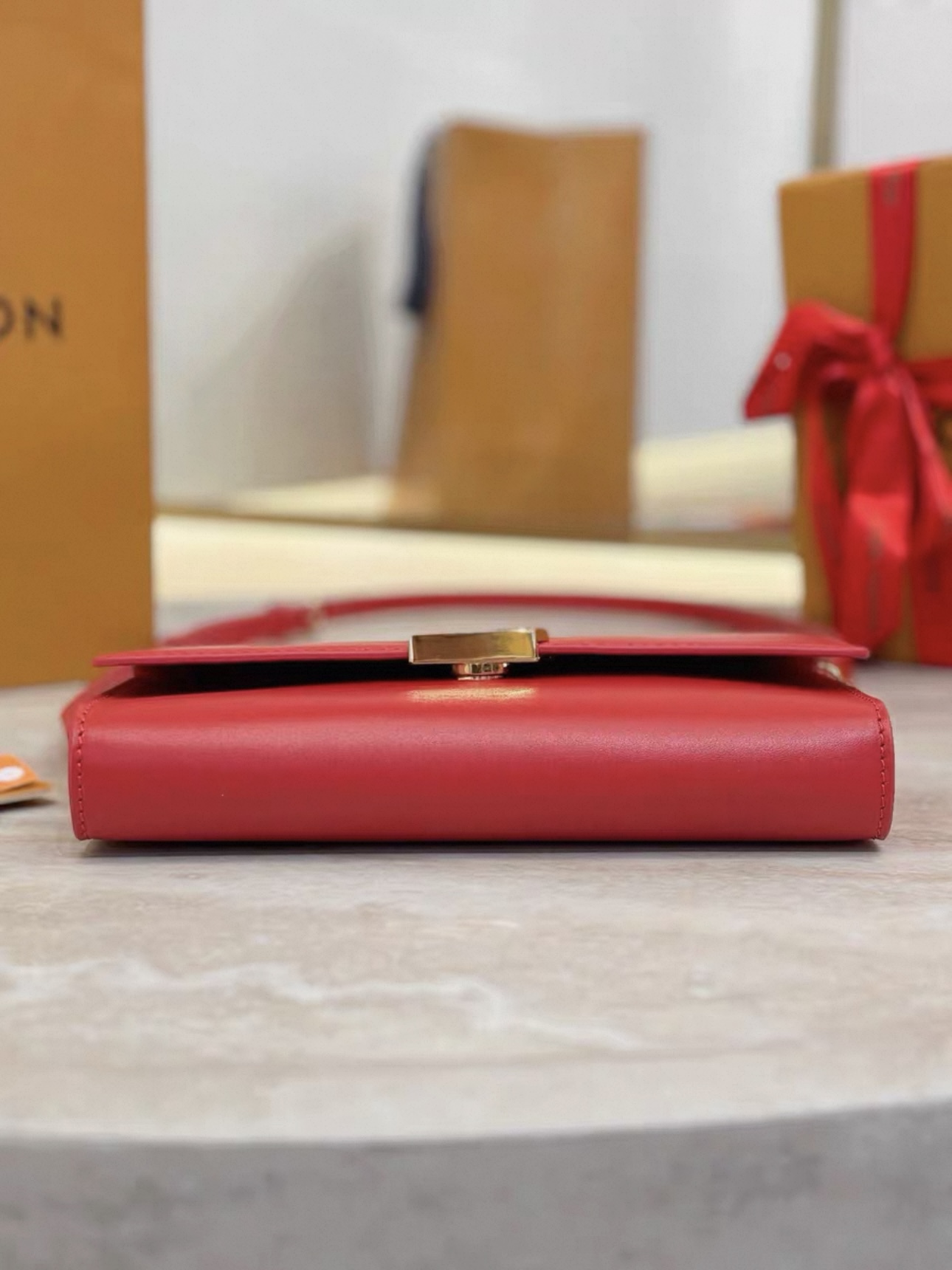 LV Wallet On Chain Capucines M12405 - image 5