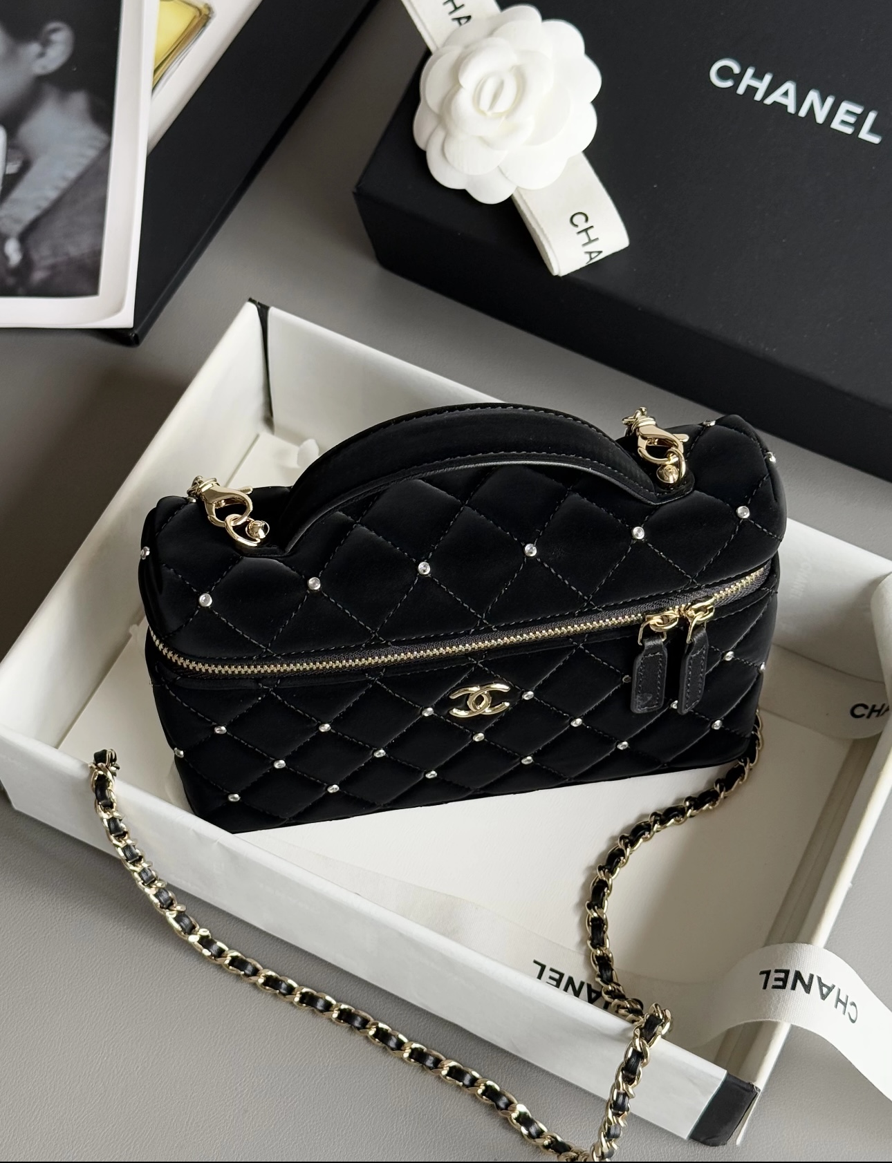 CHANEL Vanity with Chain Velvet Diamanté - image 4