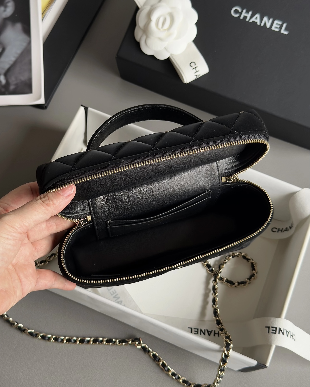 CHANEL Vanity with Chain Velvet Diamanté - image 8
